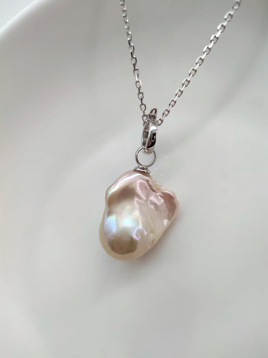 BAROQUE PEARL PENDANT (chain excluded)