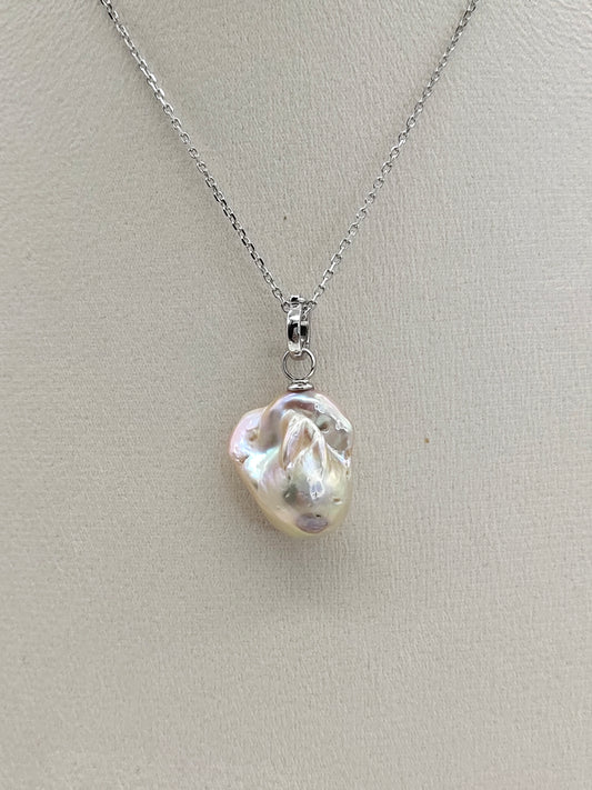 BAROQUE PEARL PENDANT (chain excluded)