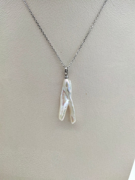 BAROQUE PEARL PENDANT (chain excluded)