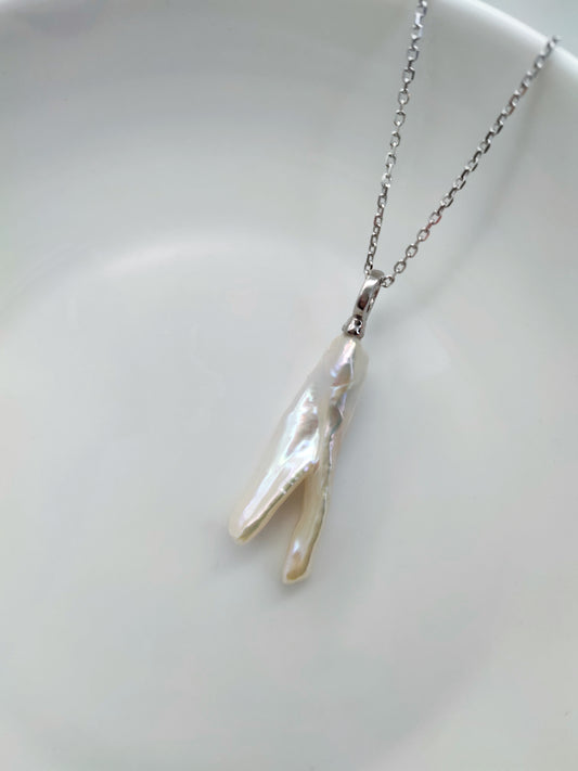 BAROQUE PEARL PENDANT (chain excluded)
