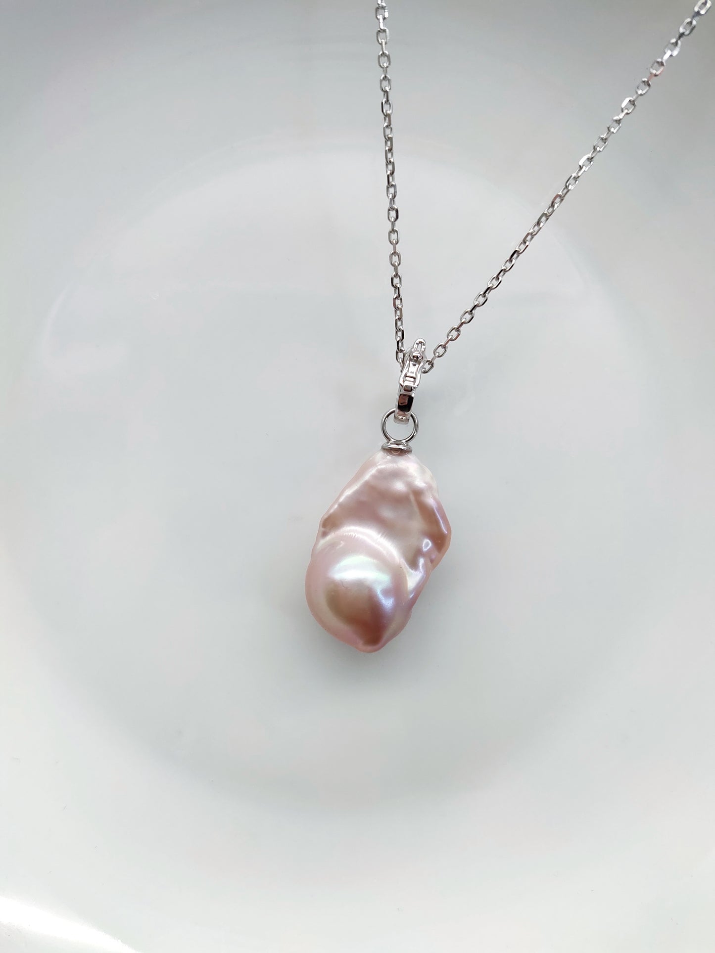 BAROQUE PEARL PENDANT (chain excluded)