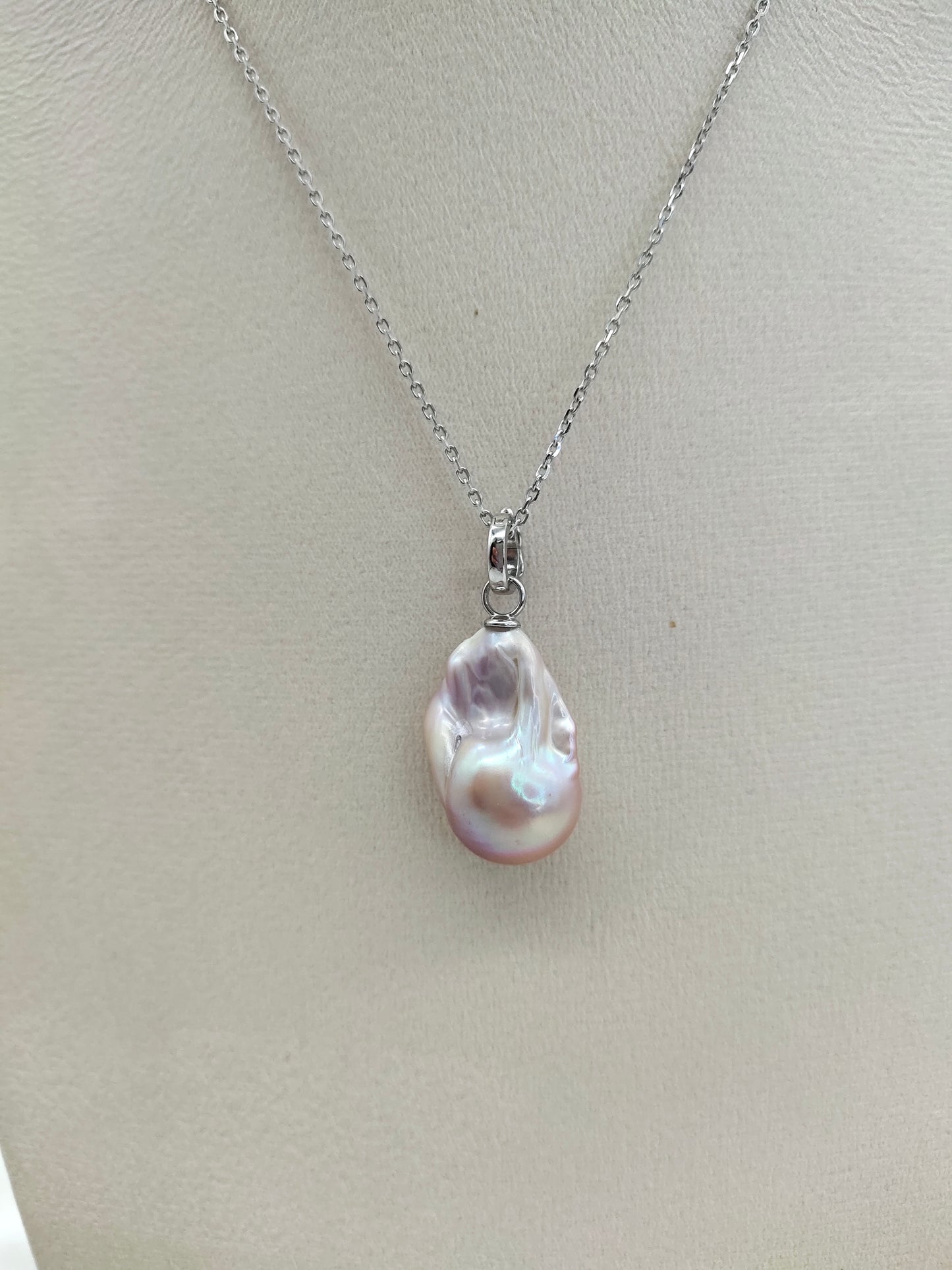 BAROQUE PEARL PENDANT (chain excluded)