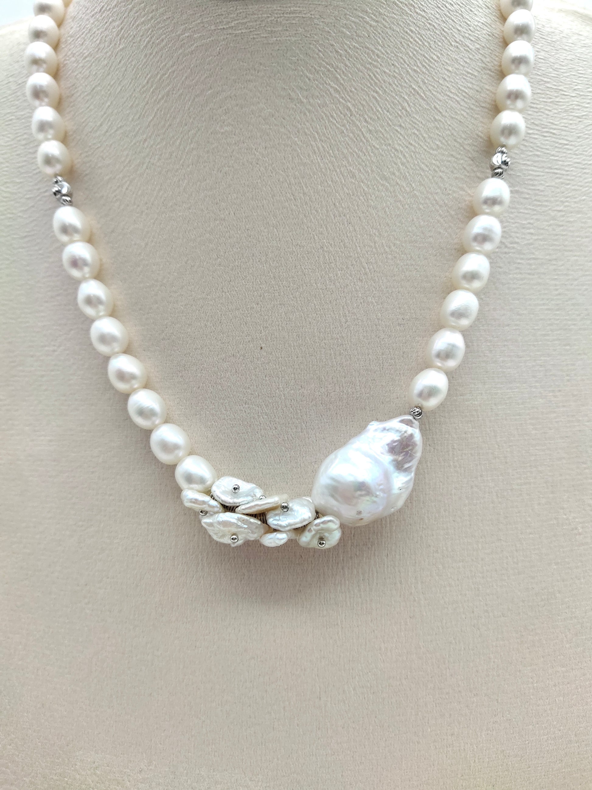 BLOOMING FLOWER BAROQUE PEARL NECKLACE