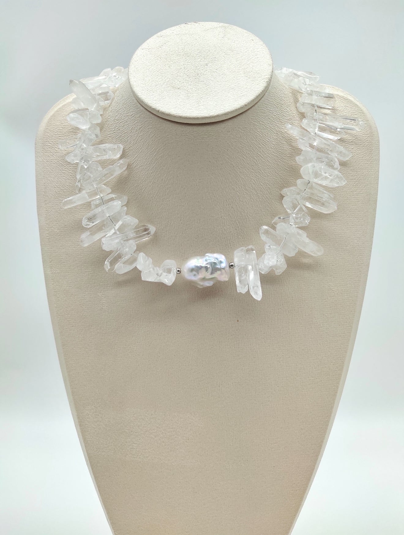 LARGE BAROQUE PEARL WITH CLEAR QUARTZ NECKLACE