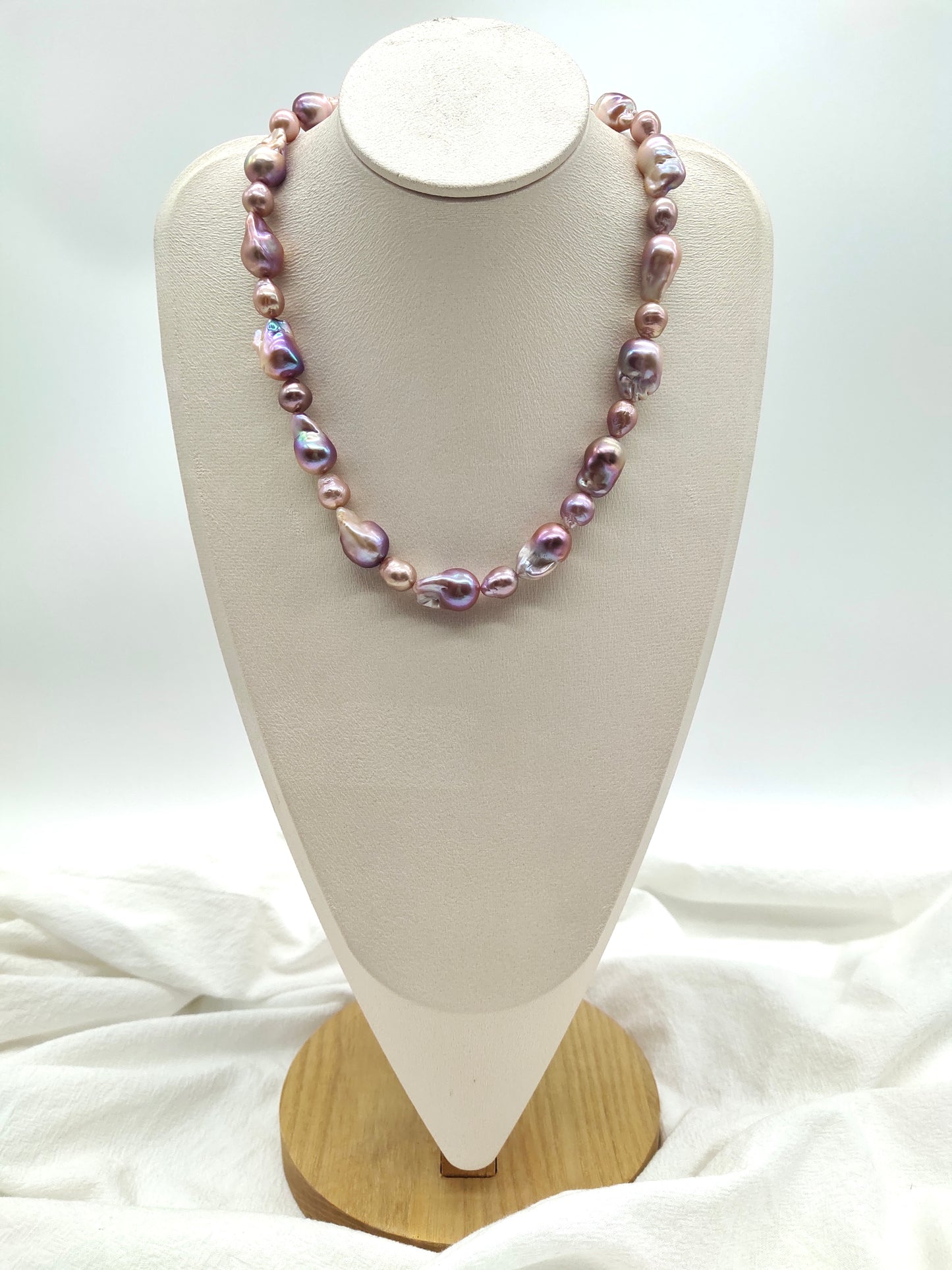 IRIDESCENT FRESHWATER BAROQUE PEARL NECKLACE
