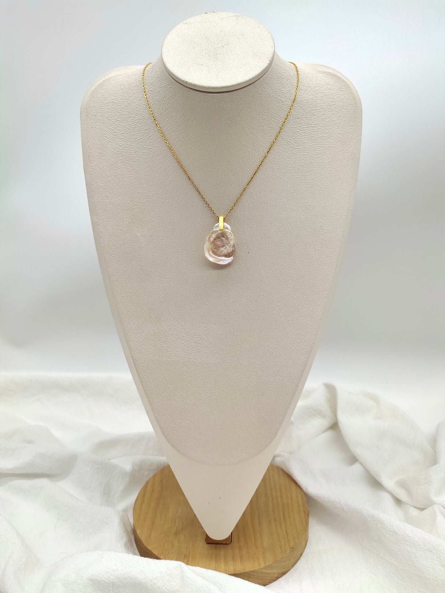 CHAMPAGNE COLOUR KESHI PEARL PENDANT