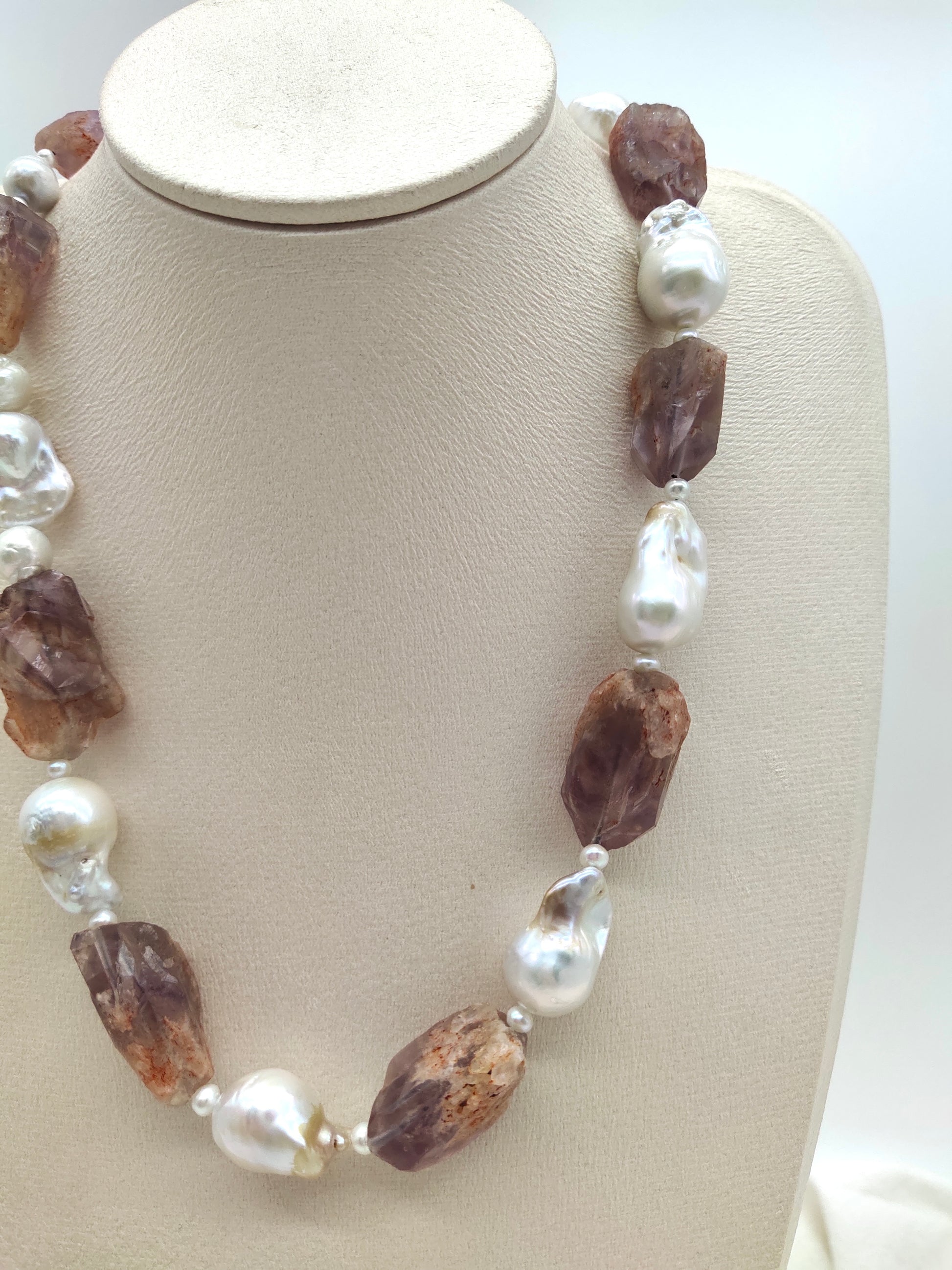 AMETHYST ROUGH STONE BAROQUE PEARL NECKLACE