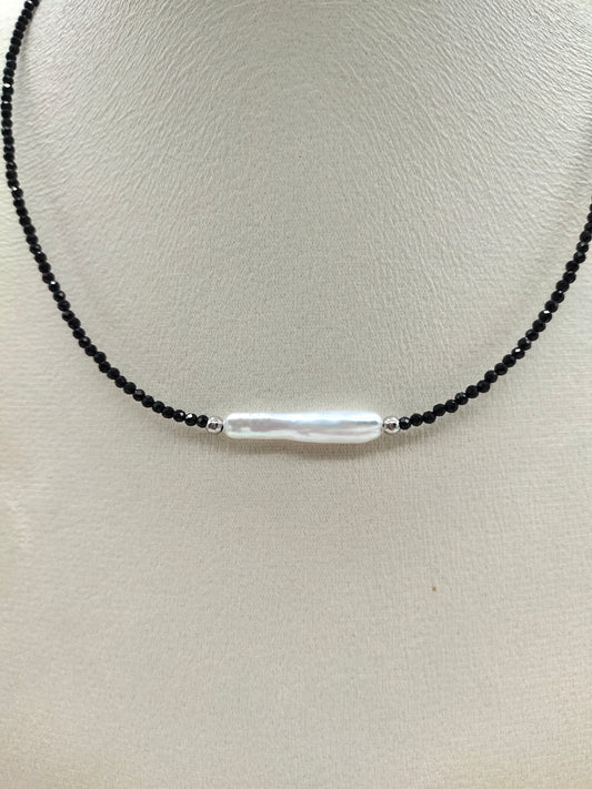 THE BLACK SPINEL WITH FRESHWATER PEARL NECKLACE