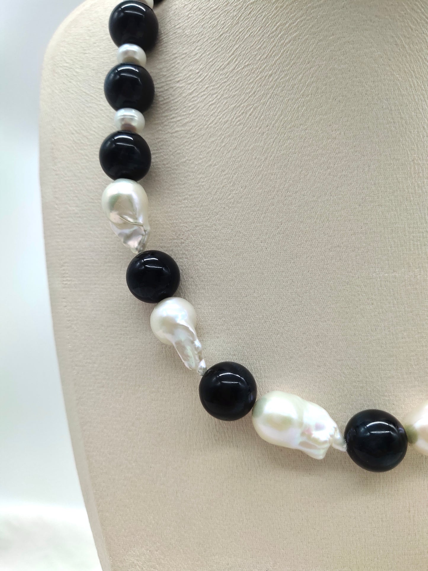BLUE TIGER'S EYE BEADS BAROQUE PEARL NECKLACE