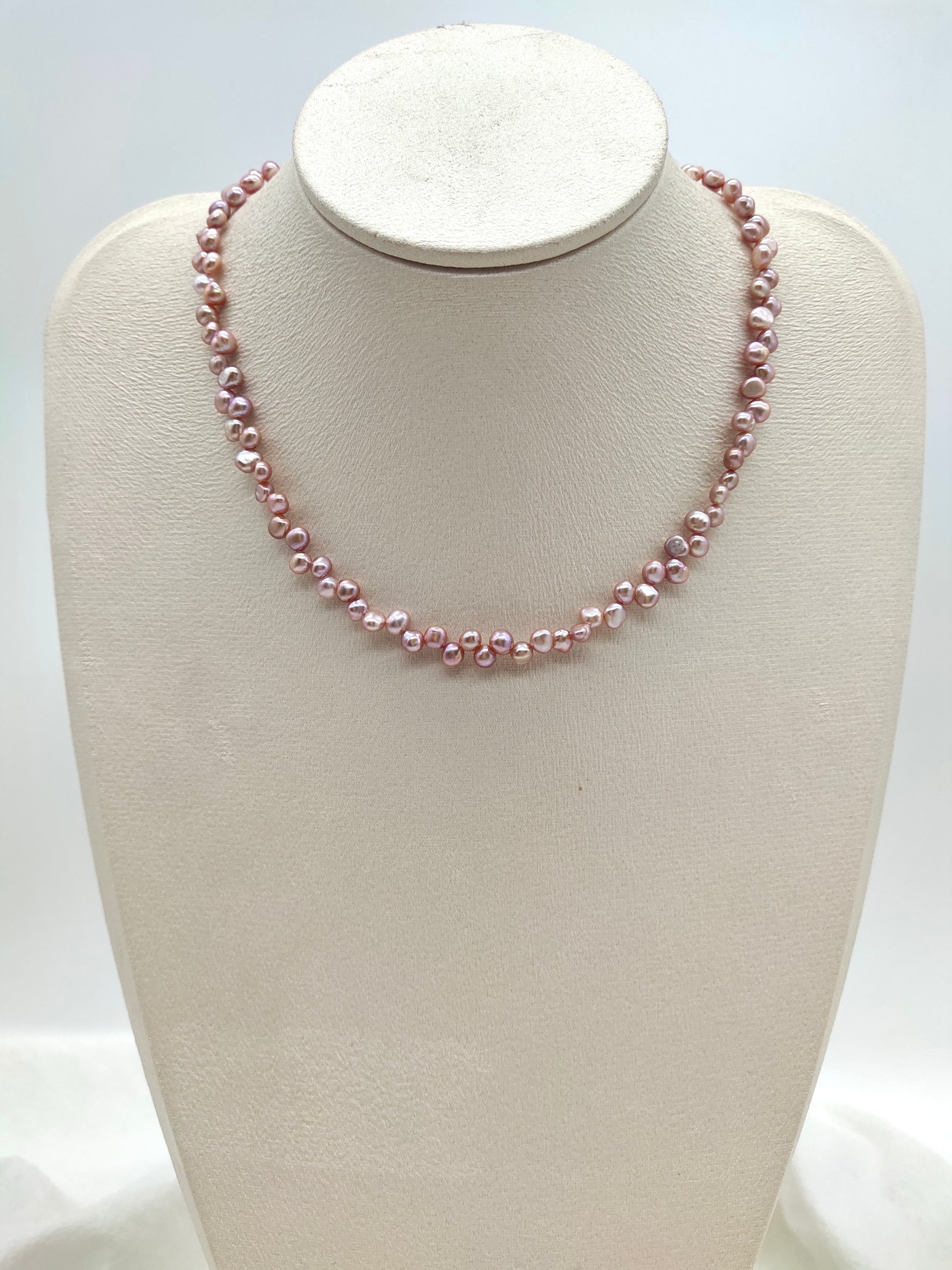 MINI PETAL PINK PEARL NECKLACE
