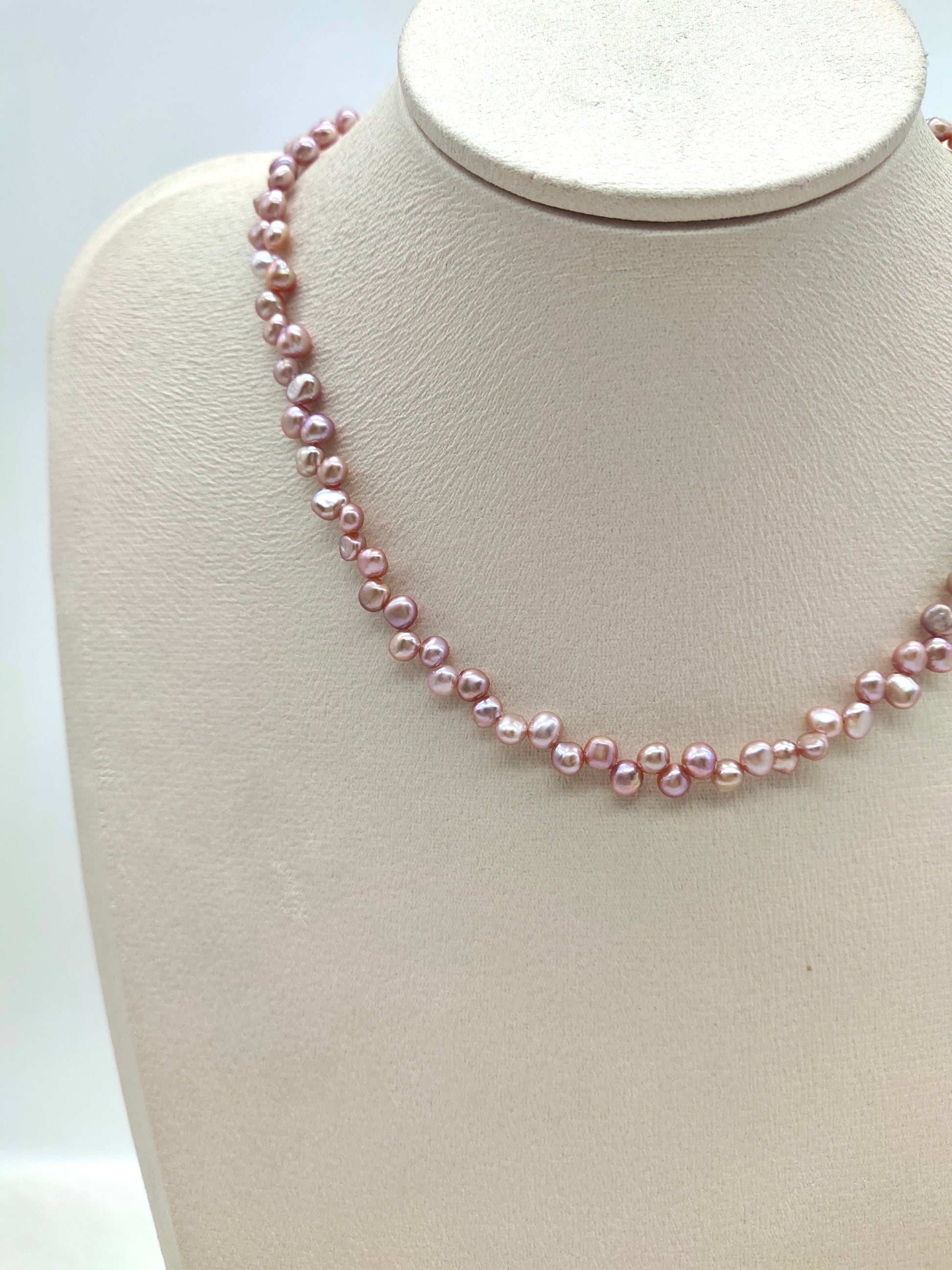 MINI PETAL PINK PEARL NECKLACE