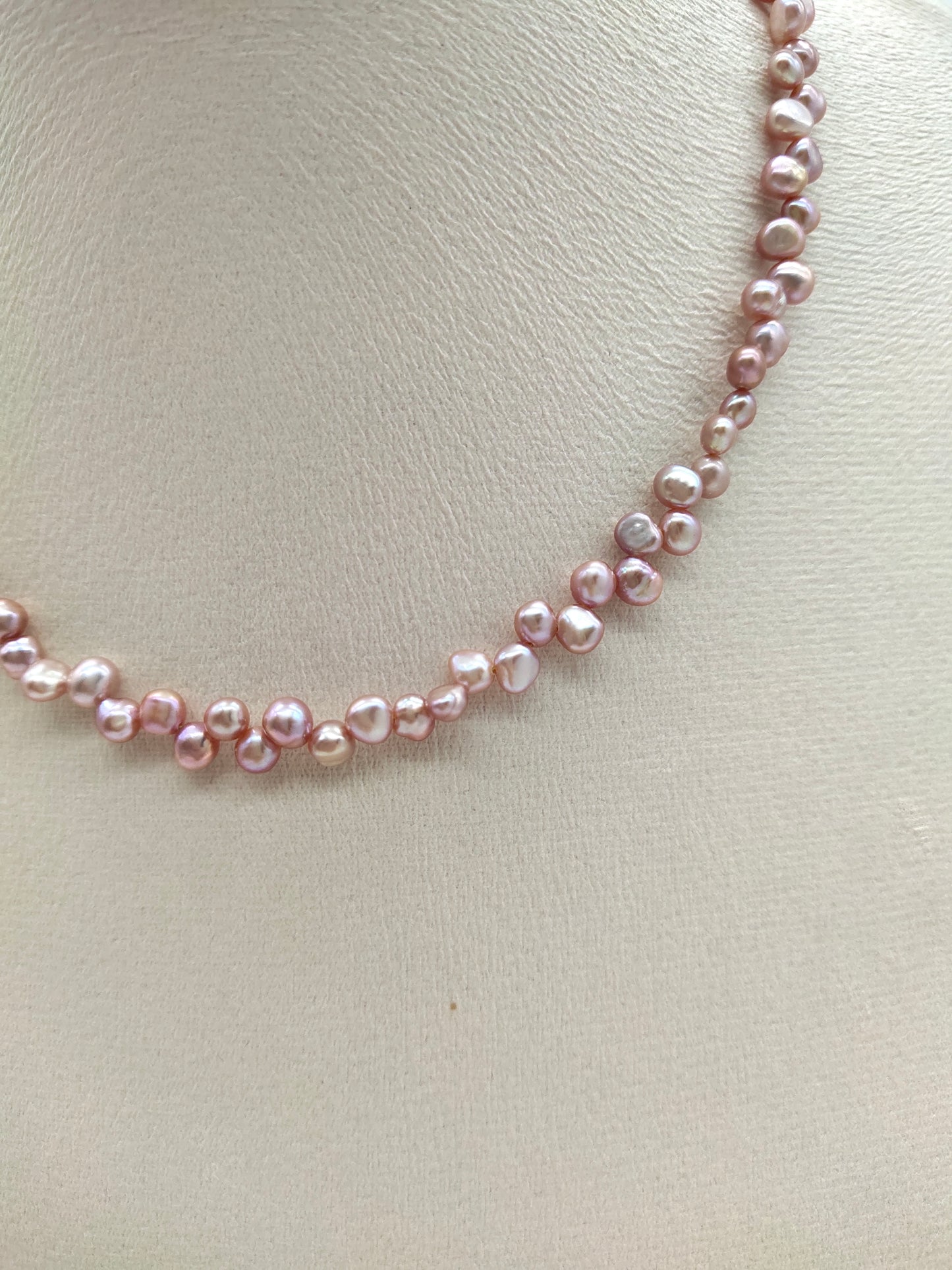MINI PETAL PINK PEARL NECKLACE