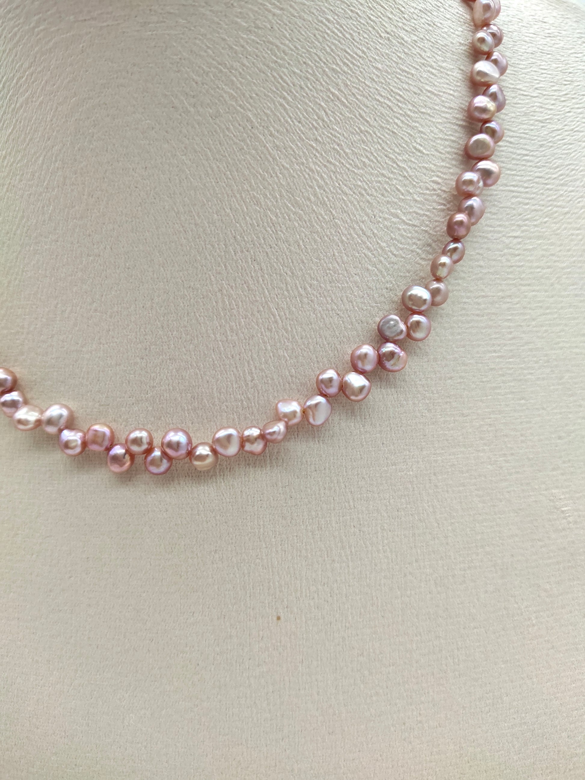 MINI PETAL PINK PEARL NECKLACE