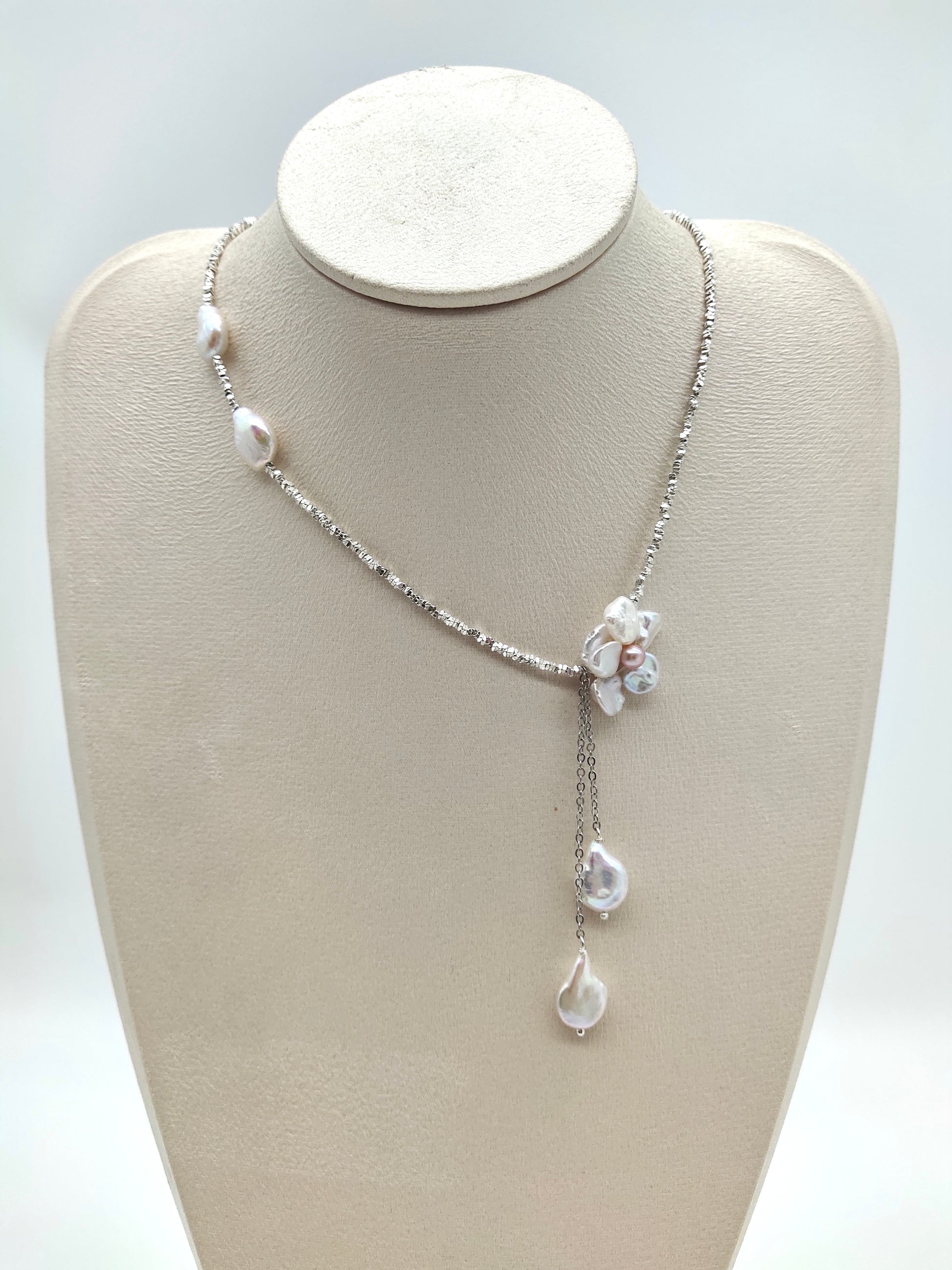 ROMANTIC BLOOM PEARL NECKLACE WITH SILVER BEADS