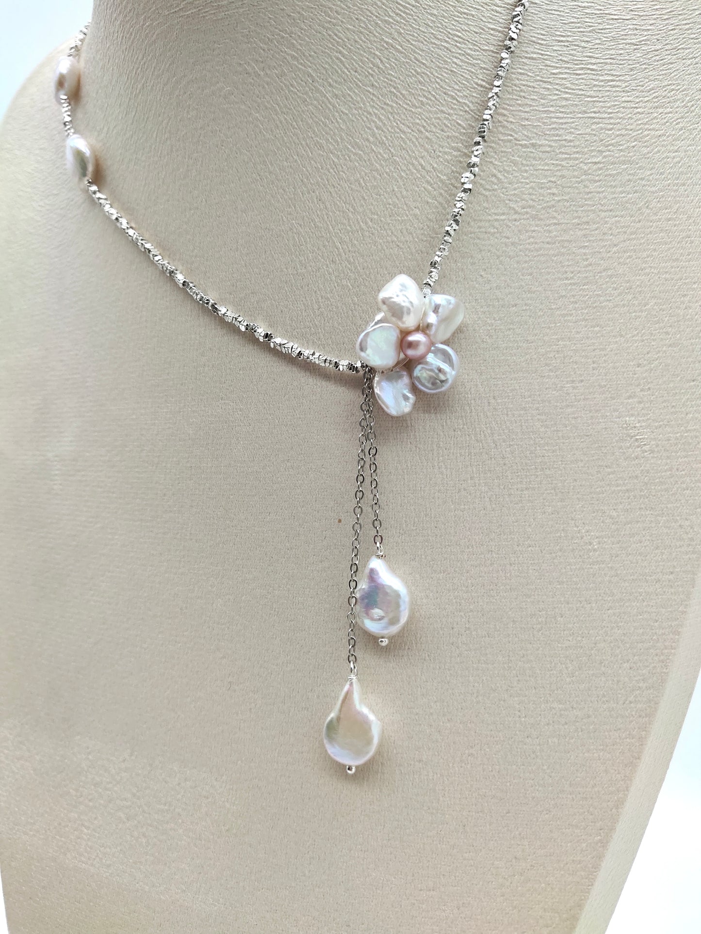 ROMANTIC BLOOM PEARL NECKLACE WITH SILVER BEADS