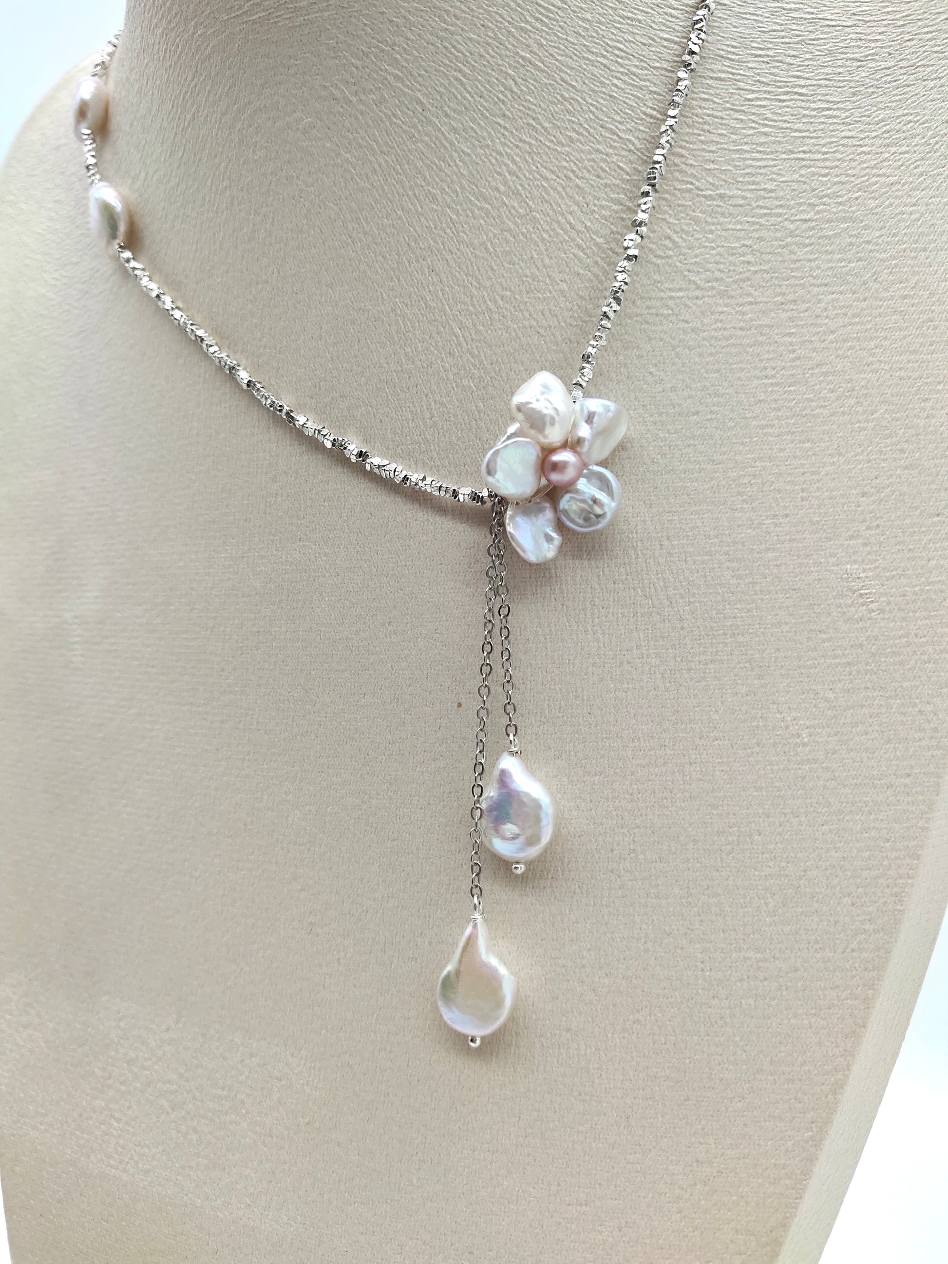 ROMANTIC BLOOM PEARL NECKLACE WITH SILVER BEADS