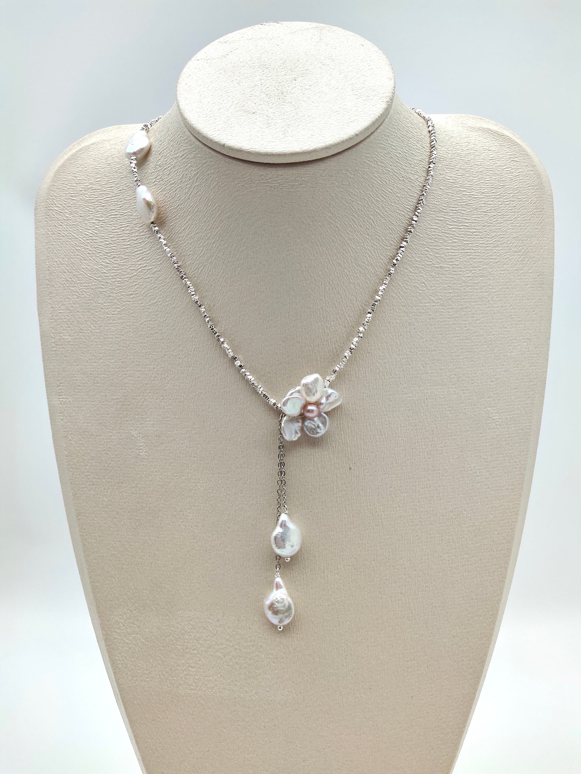 ROMANTIC BLOOM PEARL NECKLACE WITH SILVER BEADS