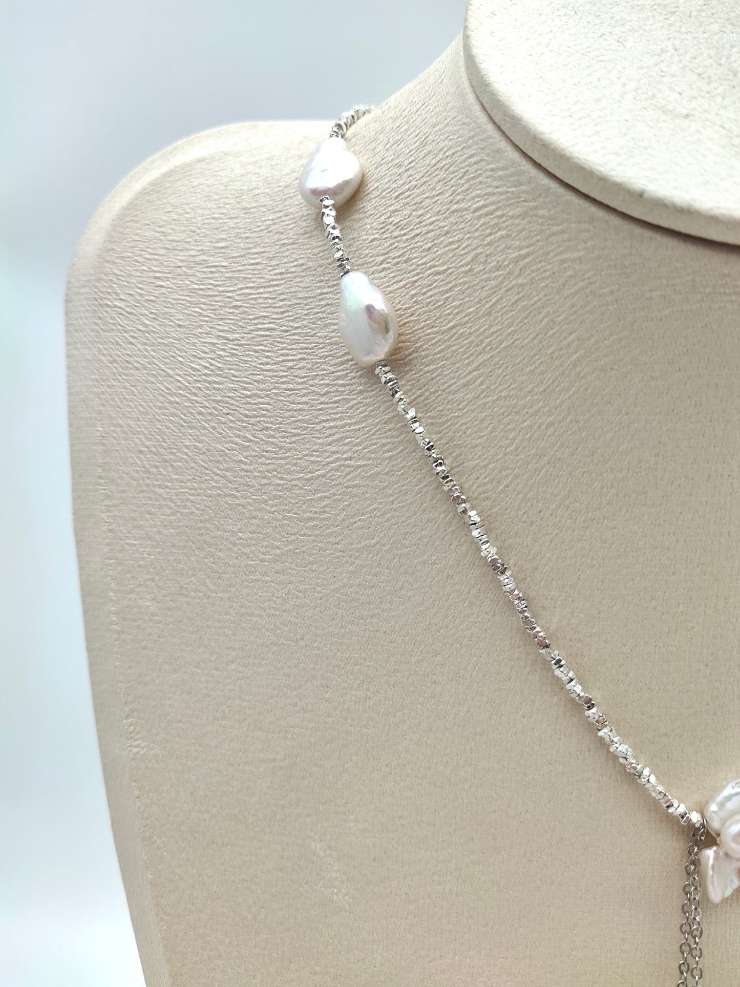 ROMANTIC BLOOM PEARL NECKLACE WITH SILVER BEADS