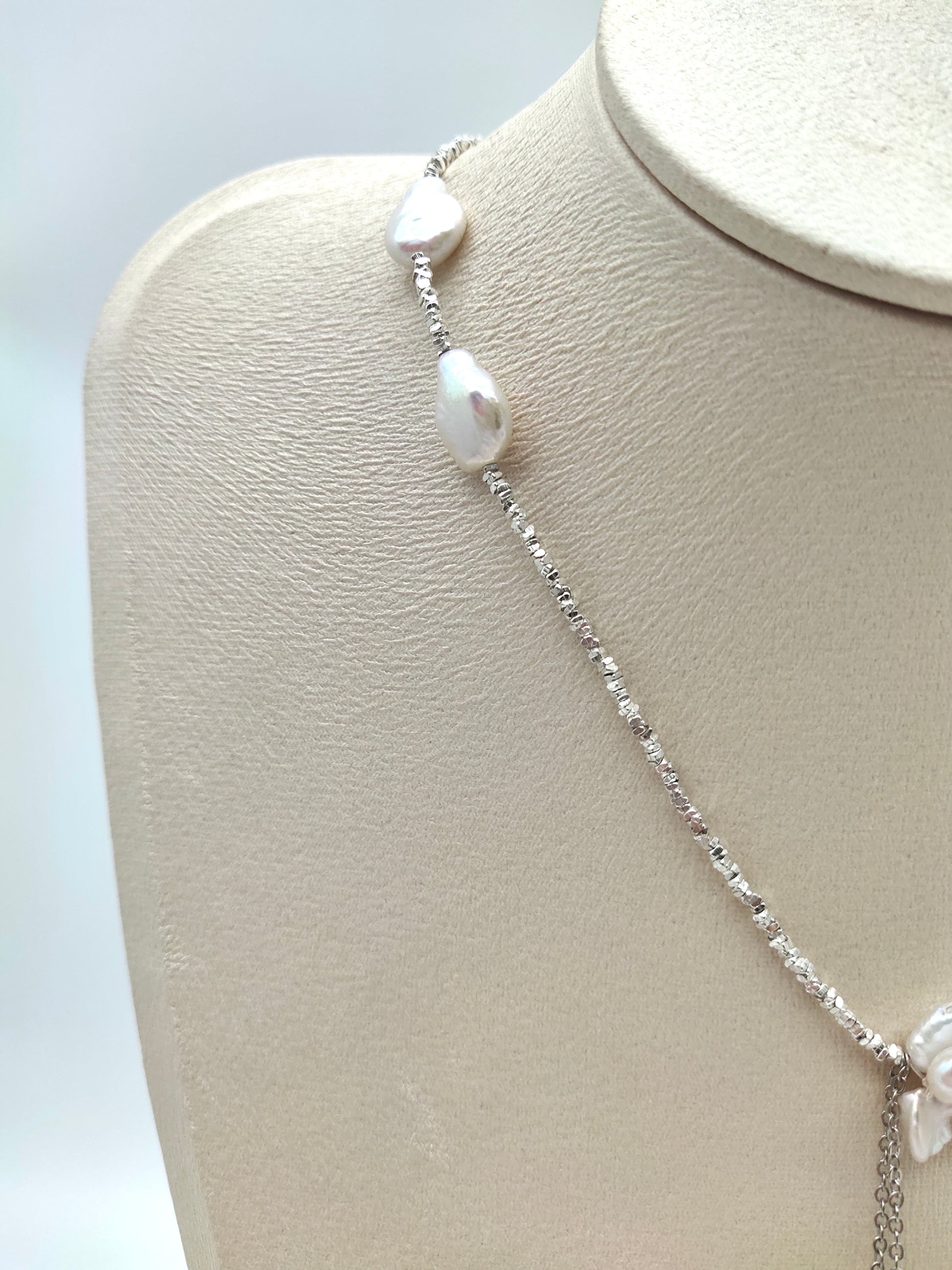ROMANTIC BLOOM PEARL NECKLACE WITH SILVER BEADS