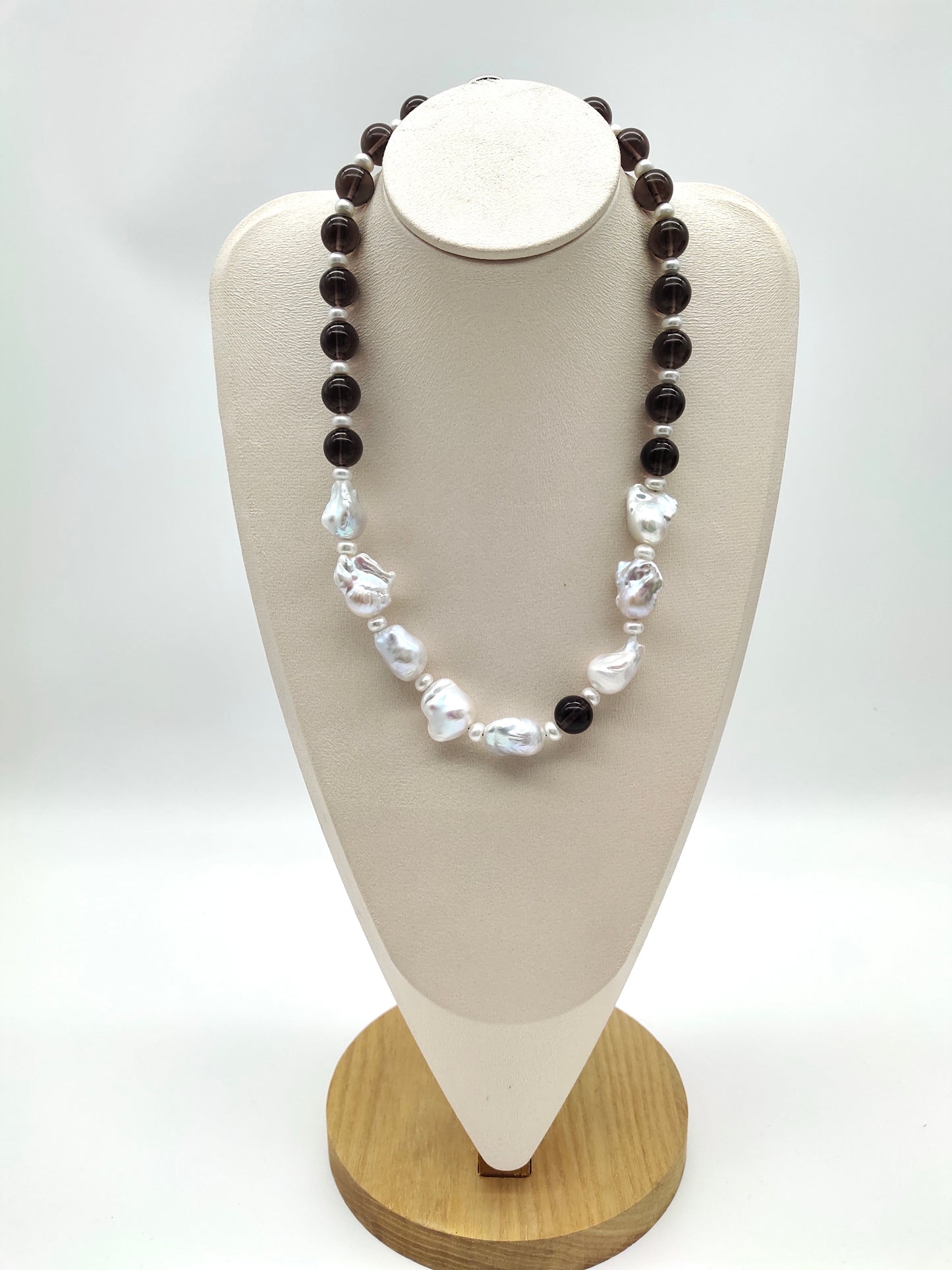 LARGE BAROQUE PEARL WITH SMOKY QUARTZ BEADS NECKLACE