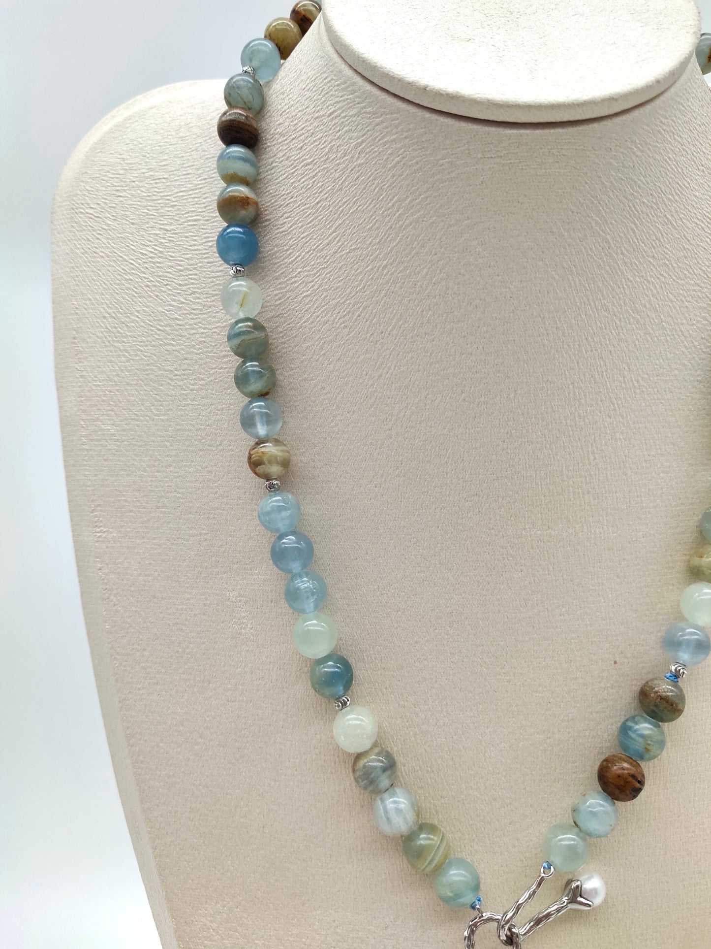 BLUE CALCITE NECKLACE WITH BAROQUE PEARL PENDANT