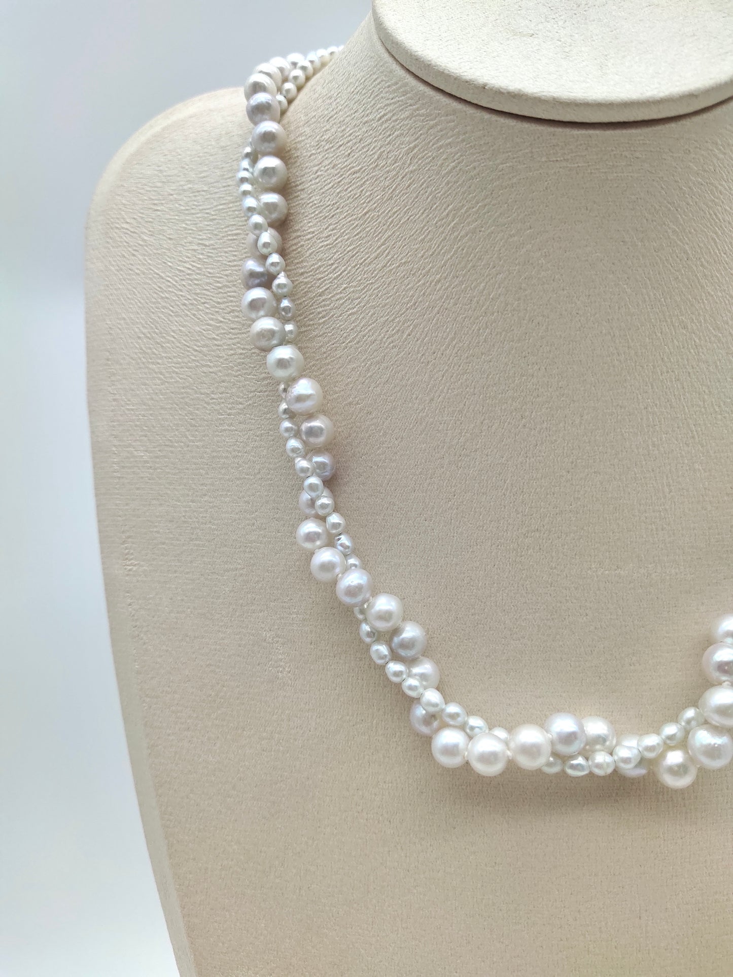 WHITE FRESHWATER PEARL TWISTED NECKLACE