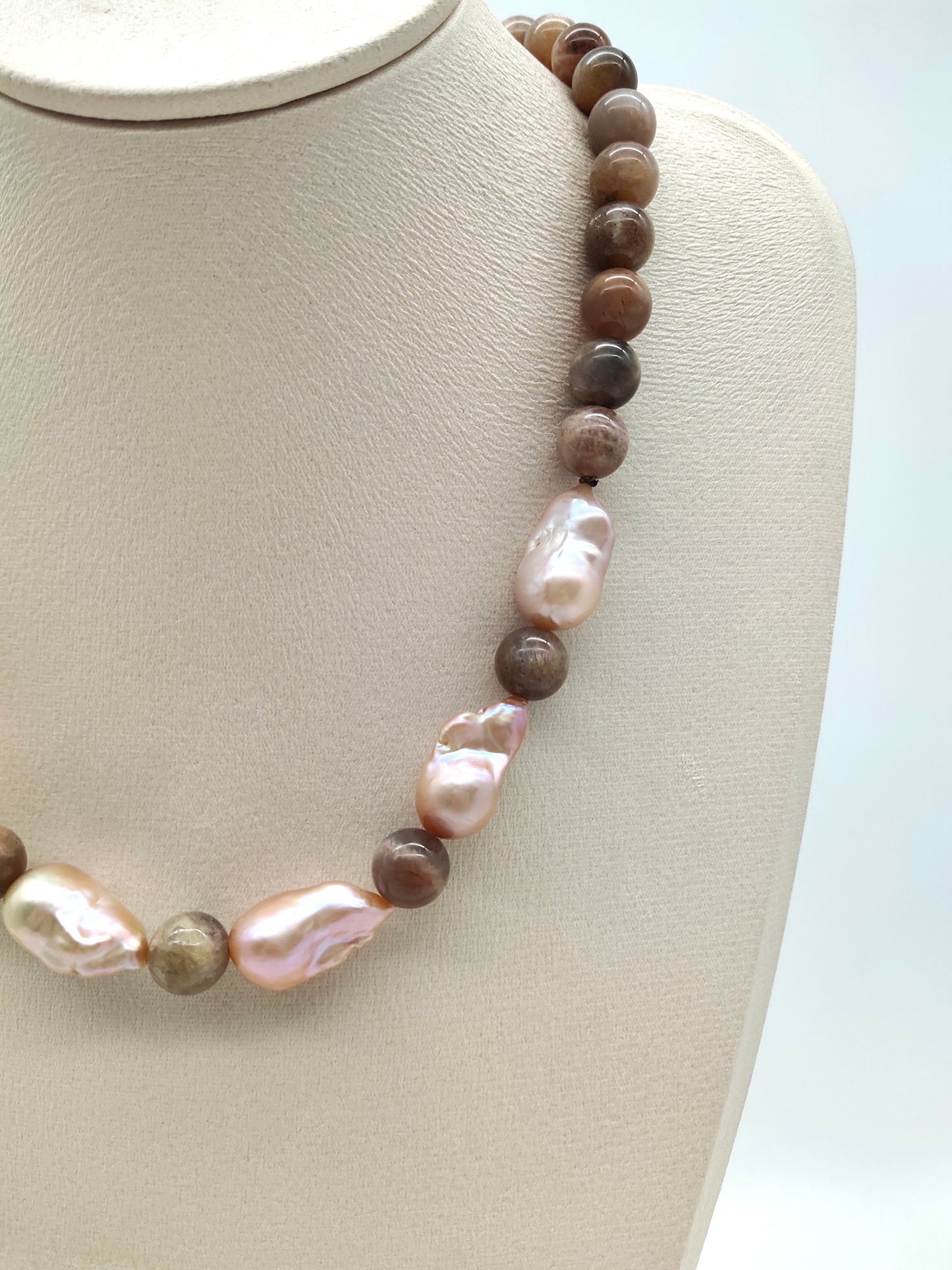 BLACK GOLD SUNSTONE WITH PEACH BAROQUE PEARL NECKLACE