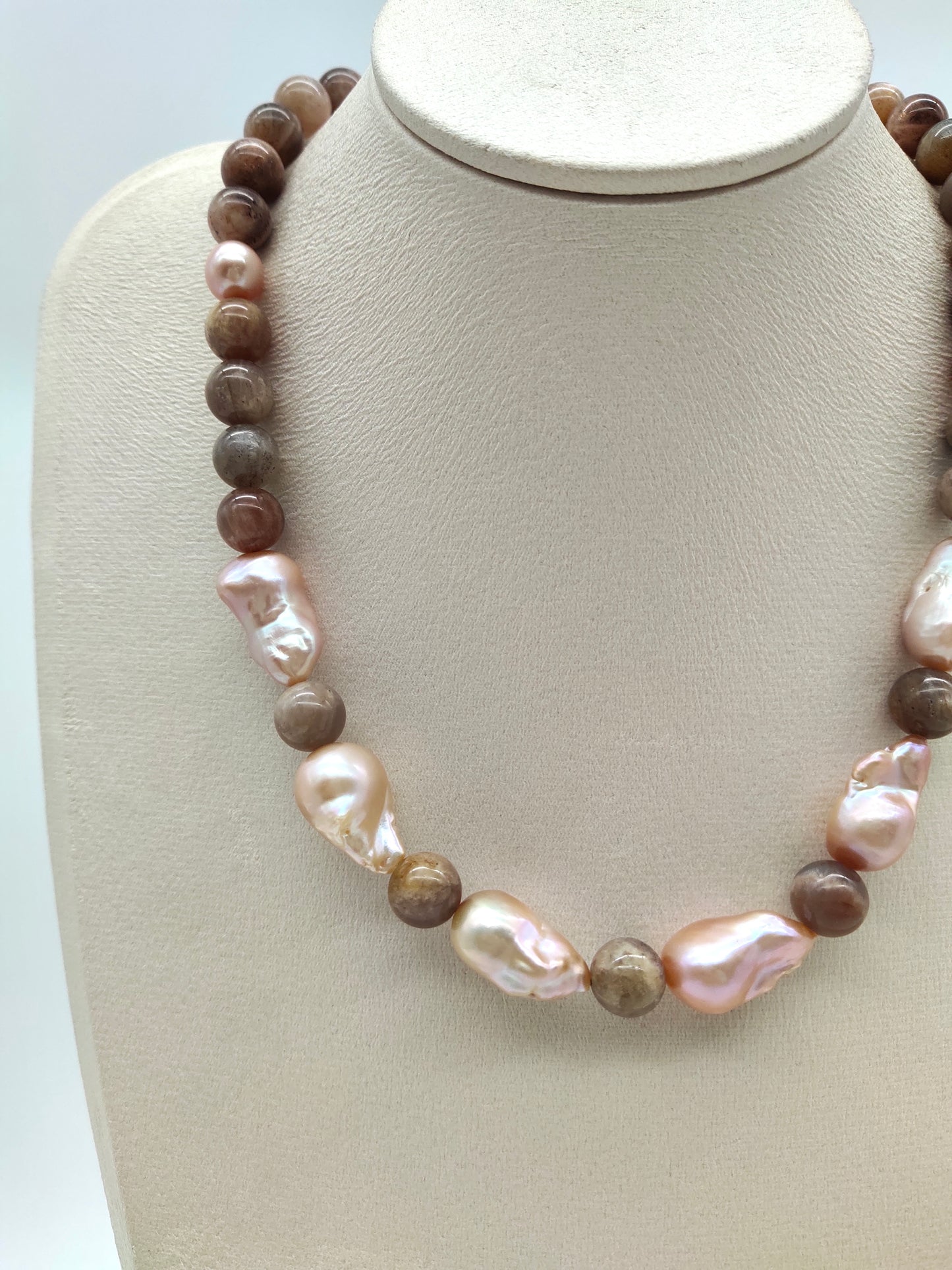 BLACK GOLD SUNSTONE WITH PEACH BAROQUE PEARL NECKLACE