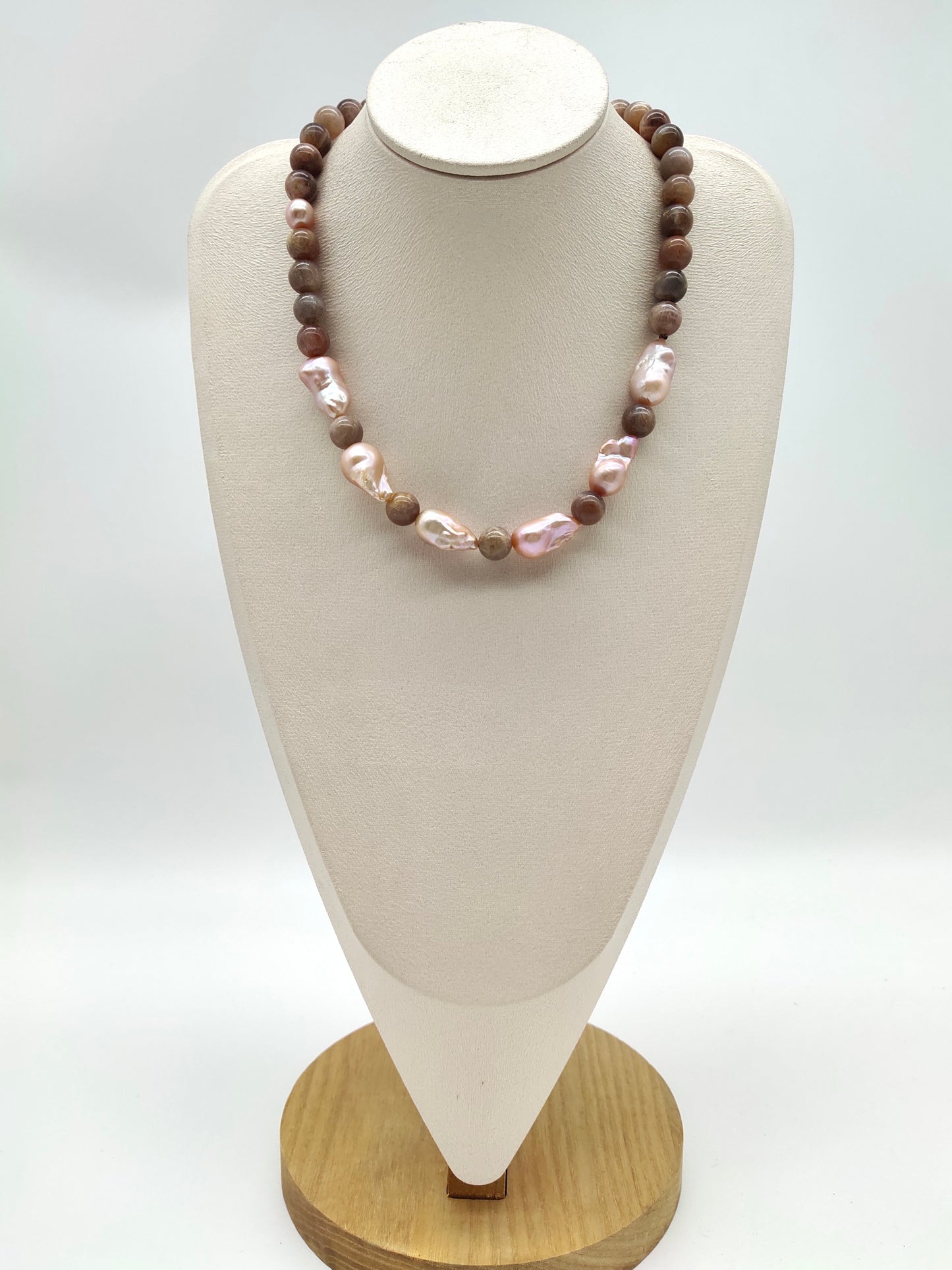 BLACK GOLD SUNSTONE WITH PEACH BAROQUE PEARL NECKLACE