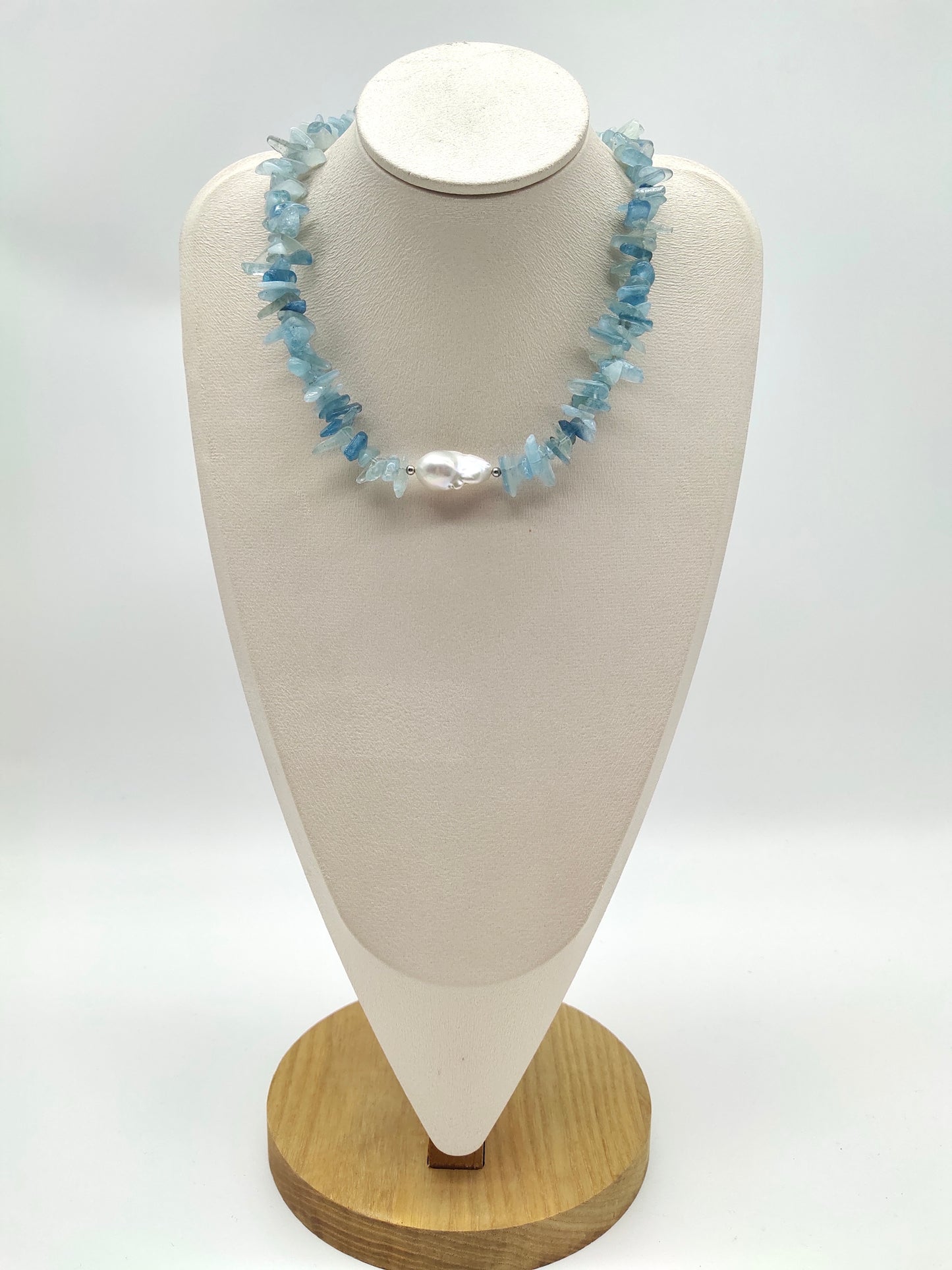LARGE BAROQUE PEARL WITH AQUAMARINE NECKLACE