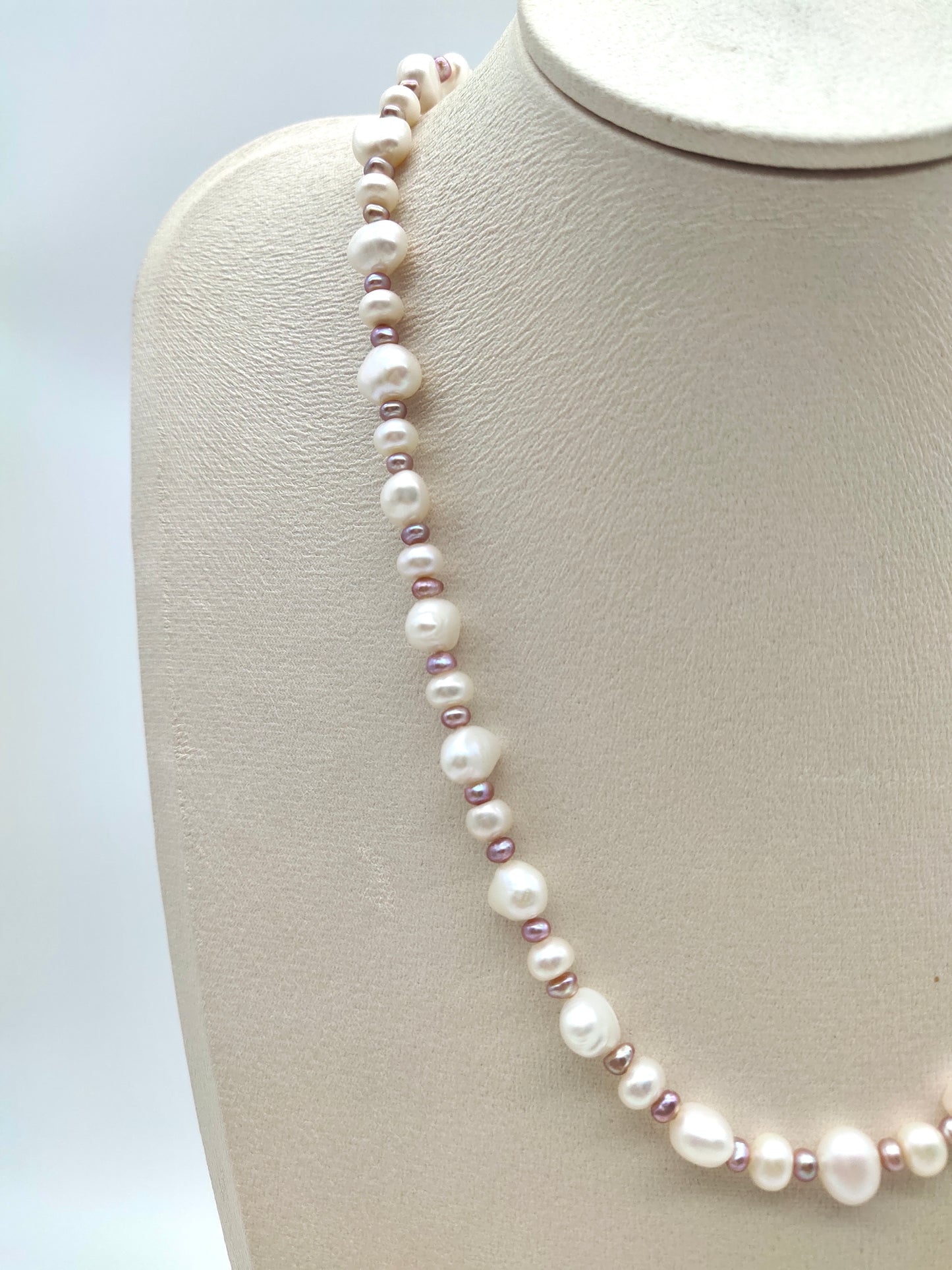 WHITE AND PINK PEARL NECKLACE