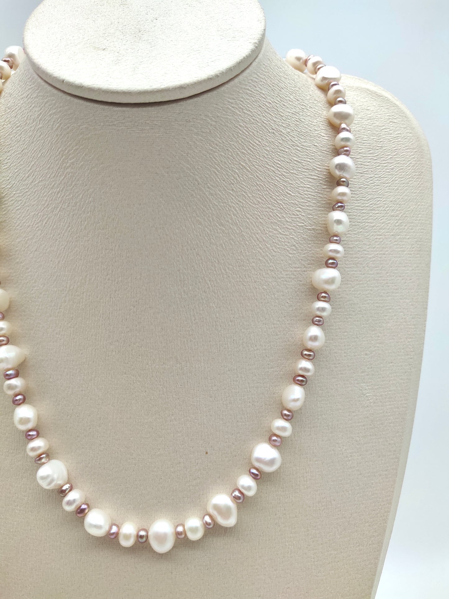 WHITE AND PINK PEARL NECKLACE