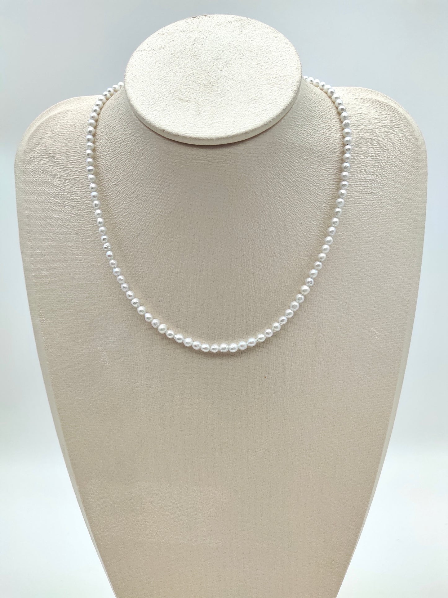 DAINTY PEARL NECKLACE IN STERLING SILVER