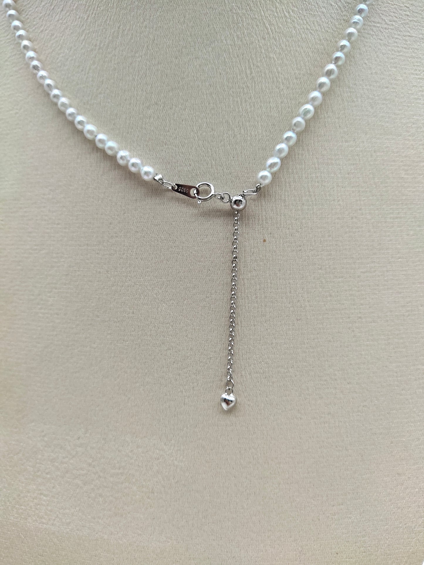 DAINTY PEARL NECKLACE IN STERLING SILVER