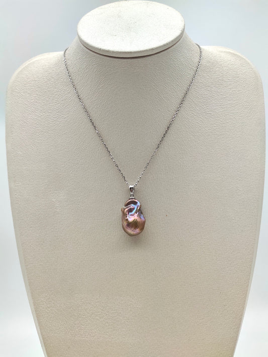 RIDESCENT BAROQUE PEARL PENDANT