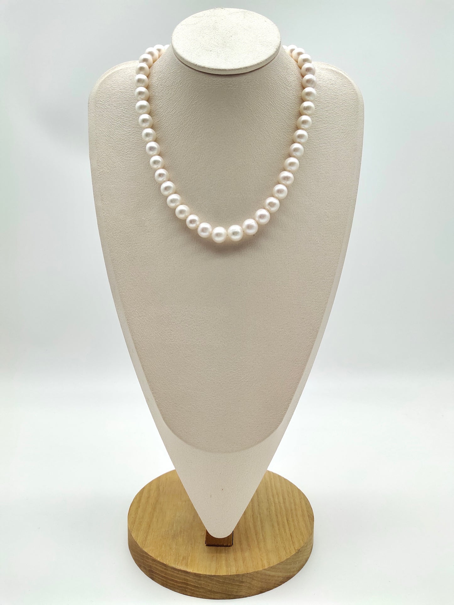 CLASSIC FRESHWATER ROUND PEARL NECKLACE
