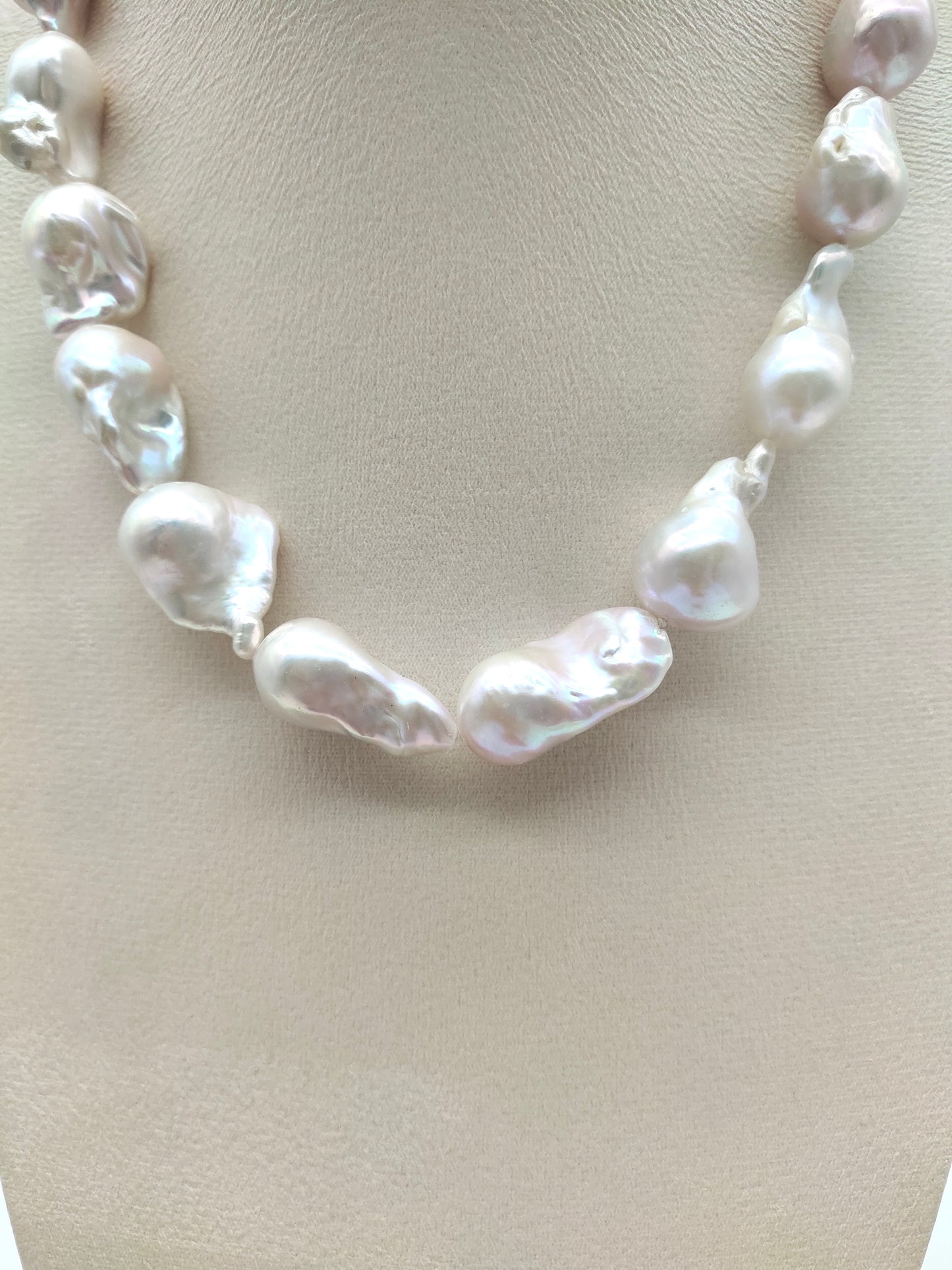 LARGE BAROQUE PEARL NECKLACE