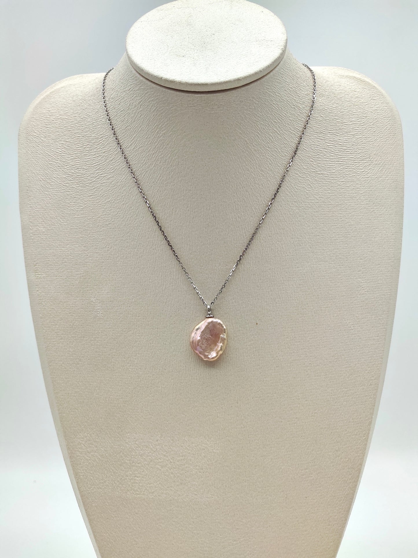 IRIDESCENT KESHI PEARL PENDANT