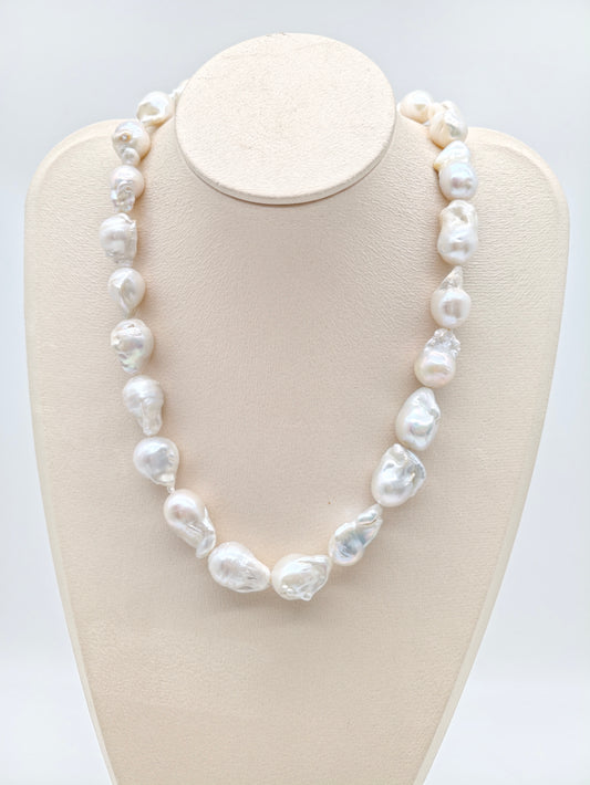 WHITE BAROQUE PEARL NECKLACE