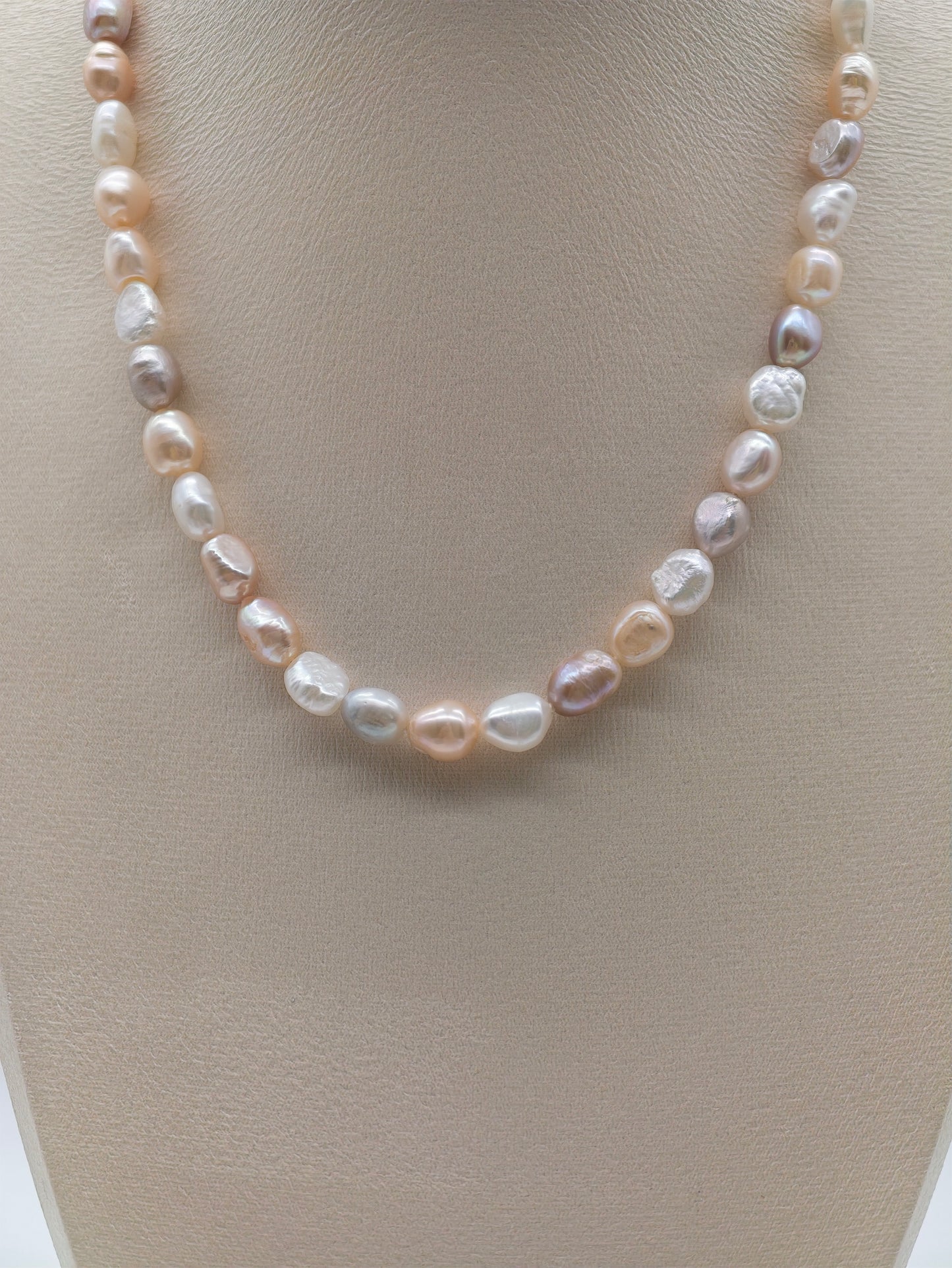 IRIDESCENT FRESHWATER PEARL NECKLACE