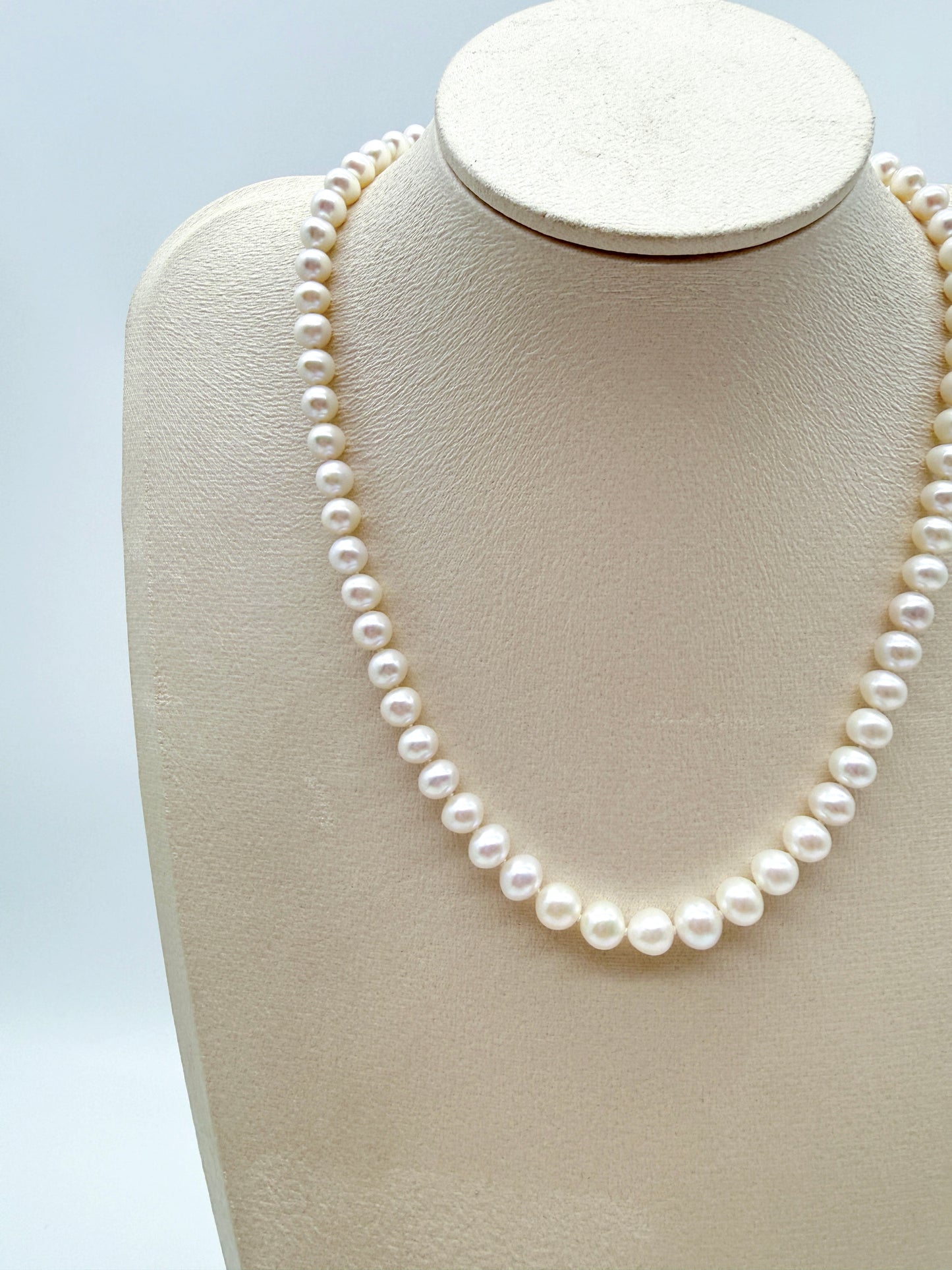 CLASSIC FRESHWATER SEMI ROUND PEARL NECKLACE