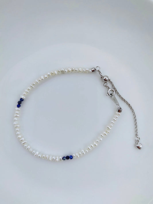 MINI FRESHWATER KESHI PEARL BRACELET WITH NATURAL LAPIS LAZULI