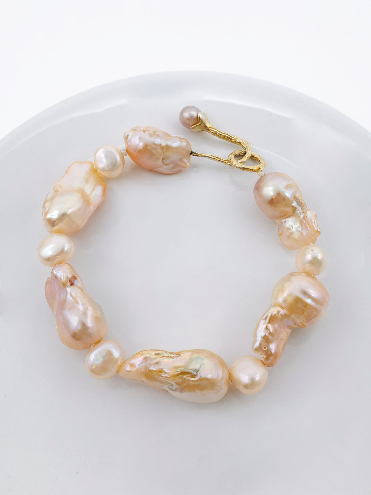 PEACH COLOUR LARGE BAROQUE PEARL BRACELET