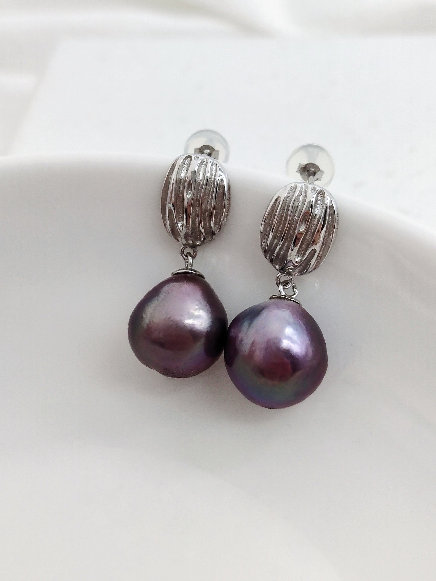 NATURAL PURPLE PEARL EARRINGS