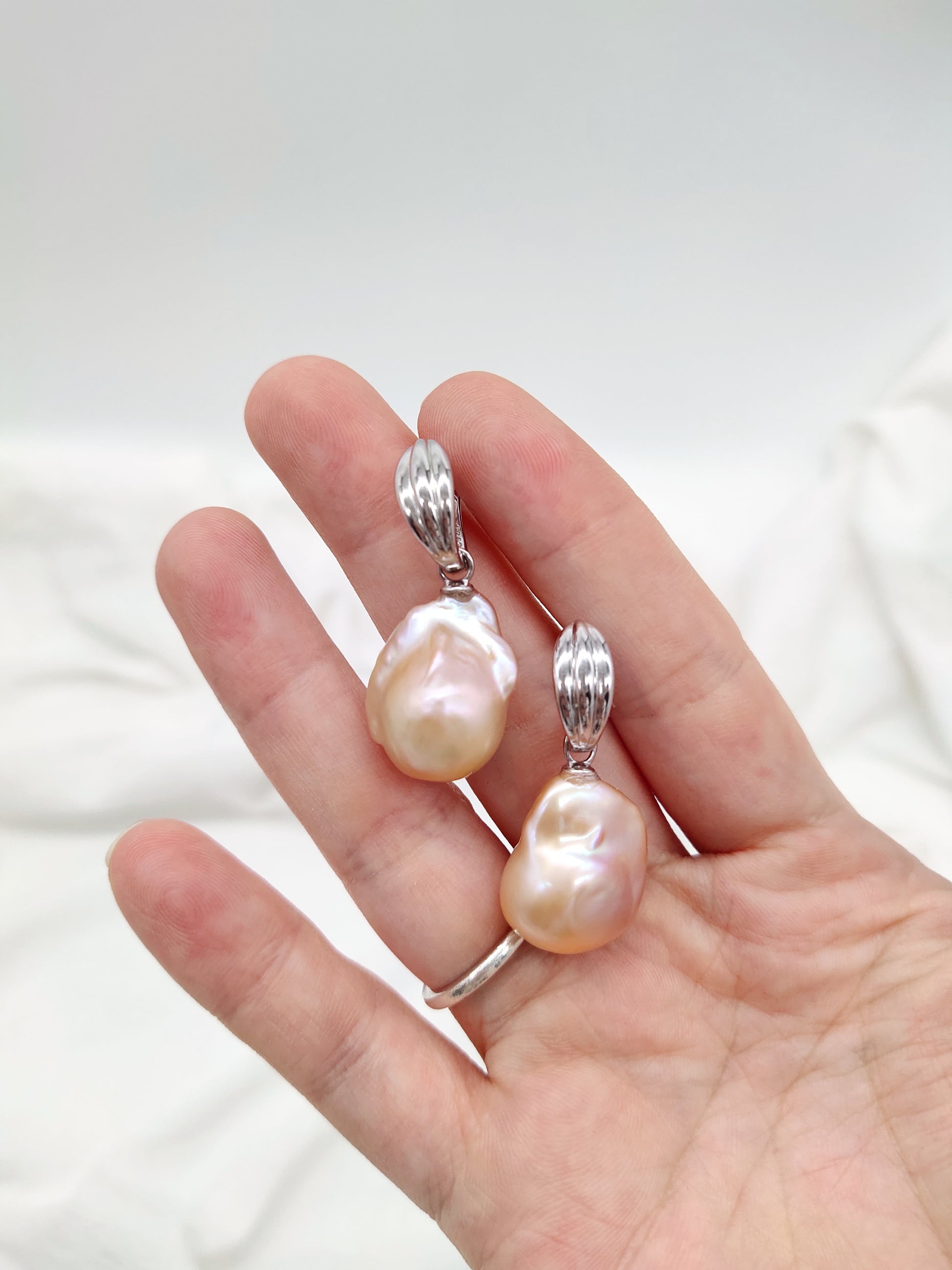 PEACH COLOUR BAROQUE PEARL EARRINGS