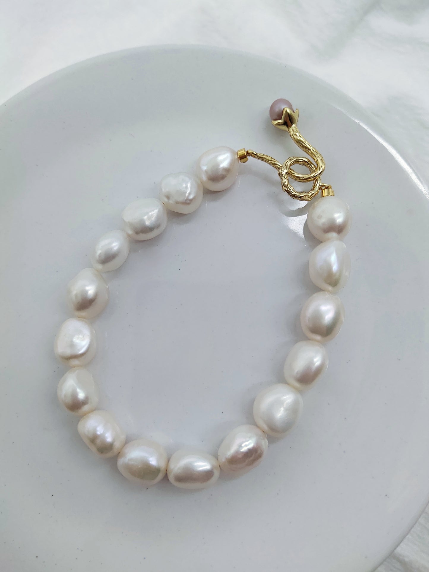 LARGE FRESHWATER PEARL BRACELET
