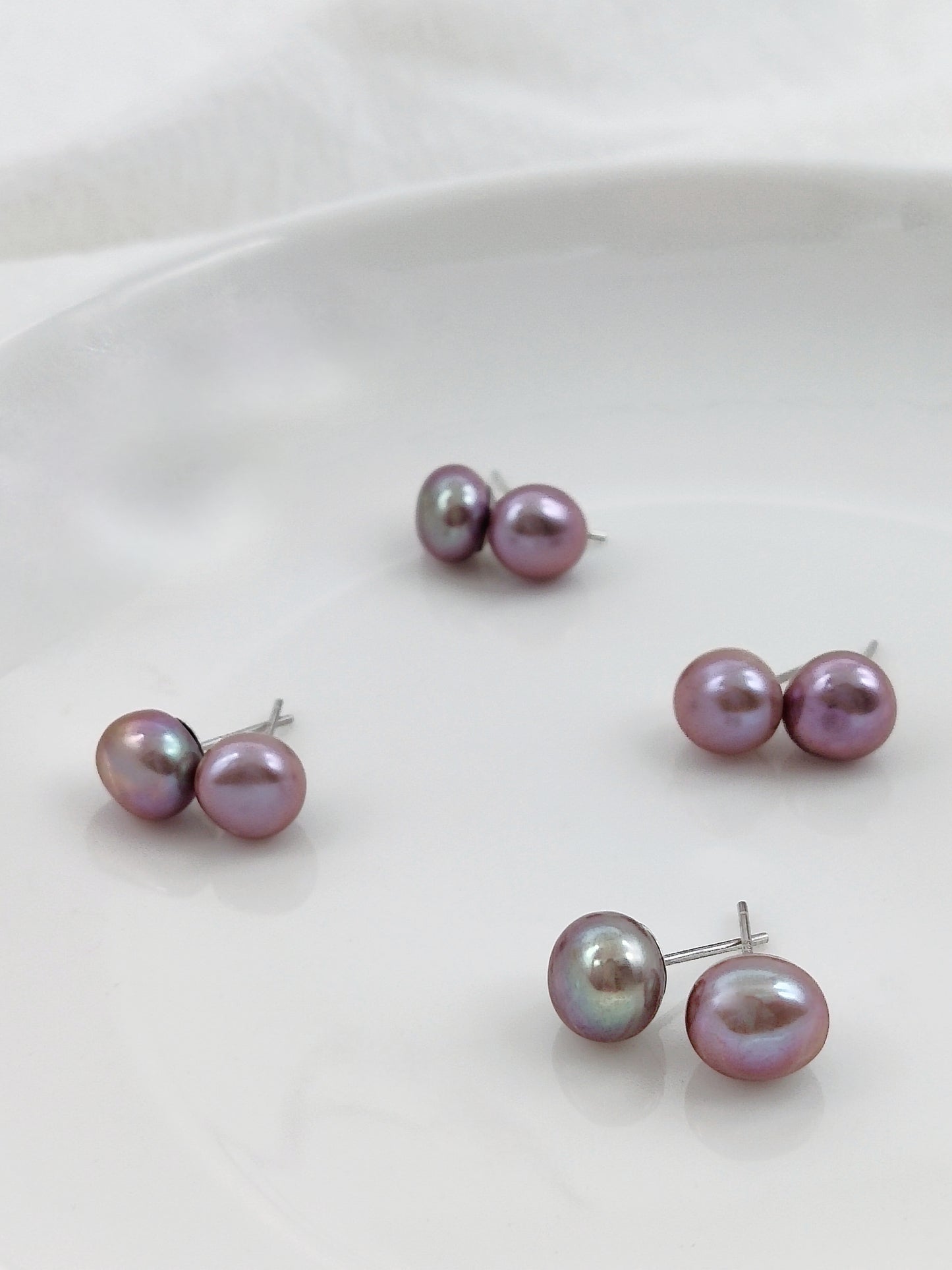 NATURAL PINK BUTTON PEARL STUD EARRINGS