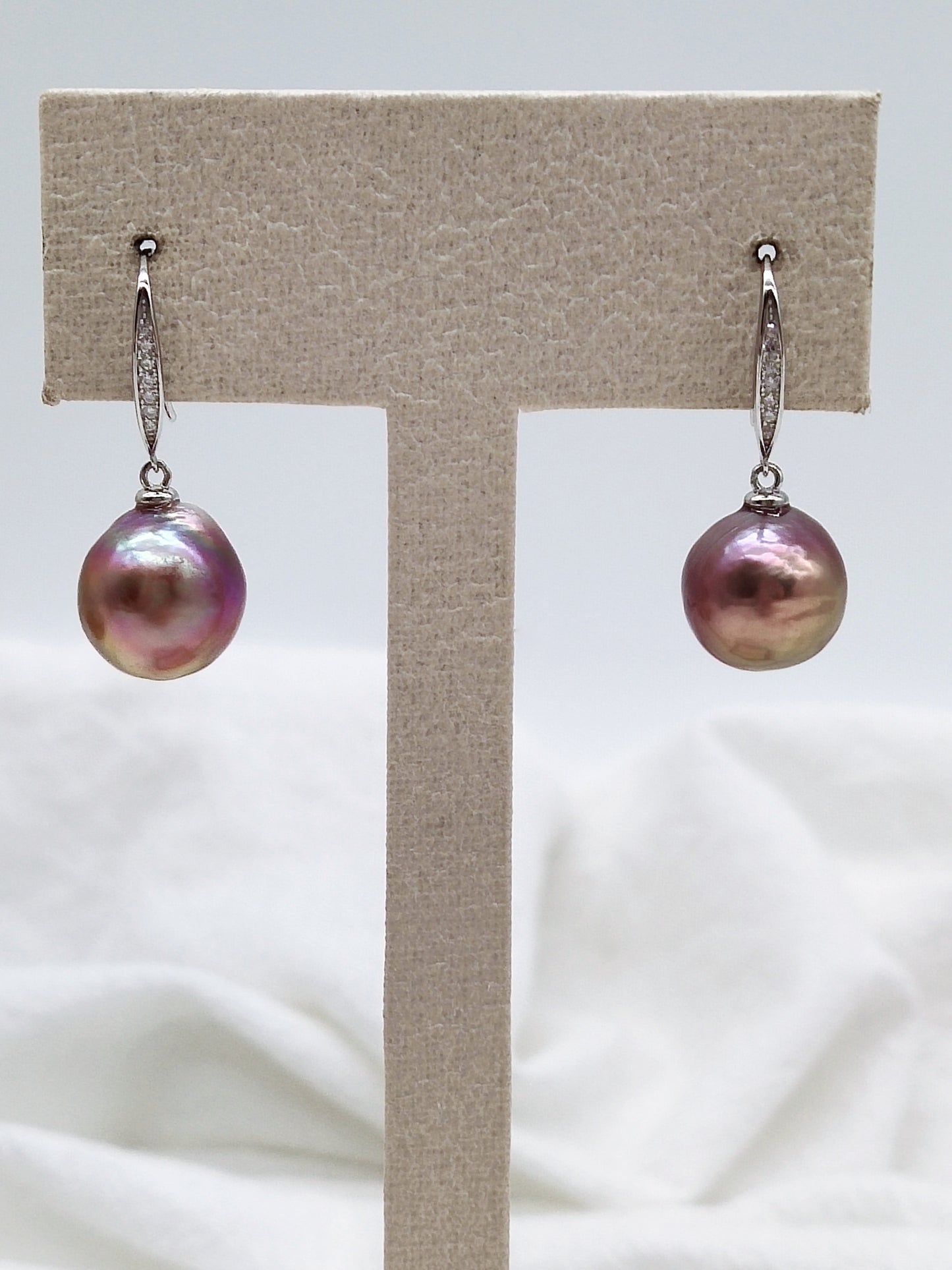 NATURAL PINK PEARL EARRINGS WITH IRIDESCENT SHINE