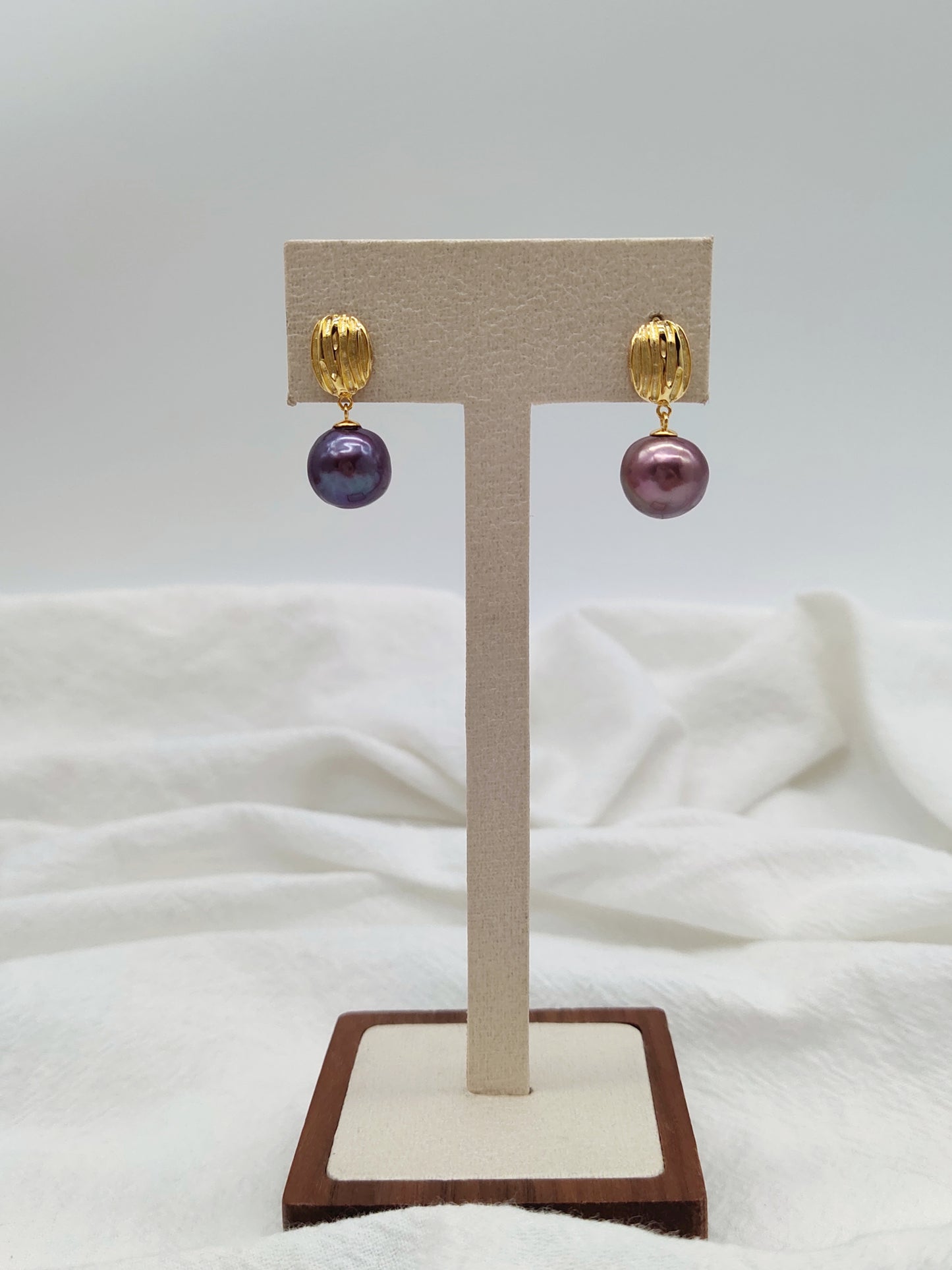 TWO - TONE NATURAL PINK PEARL WITH IRIDESCENT SHINE