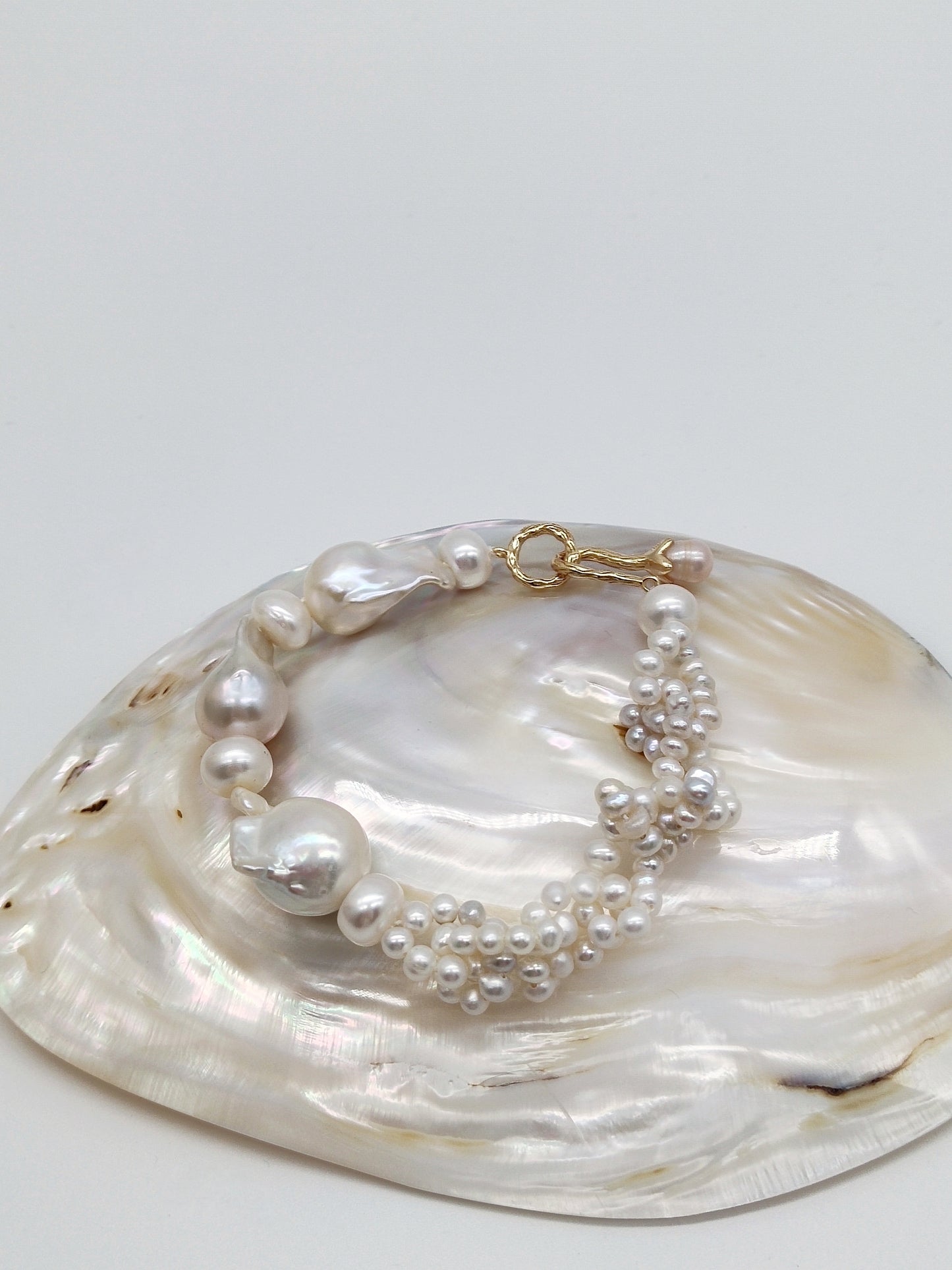 Baroque pearl bracelet